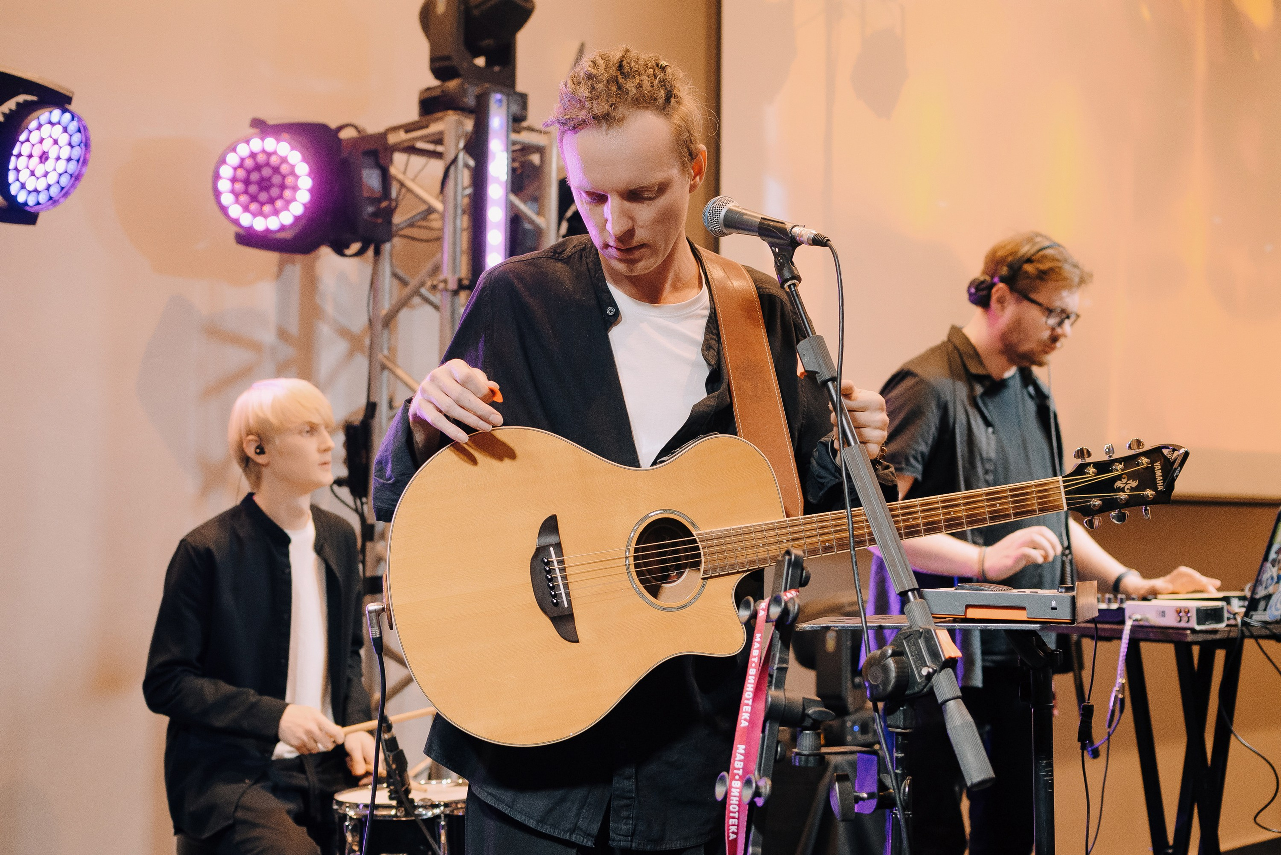 ФЕСТИВАЛЬ ВИНА И КРЕПКИХ НАПИТКОВ МАВТ-ВИНОТЕКА. Репортажный фотограф Зуев Роман г. Челябинск