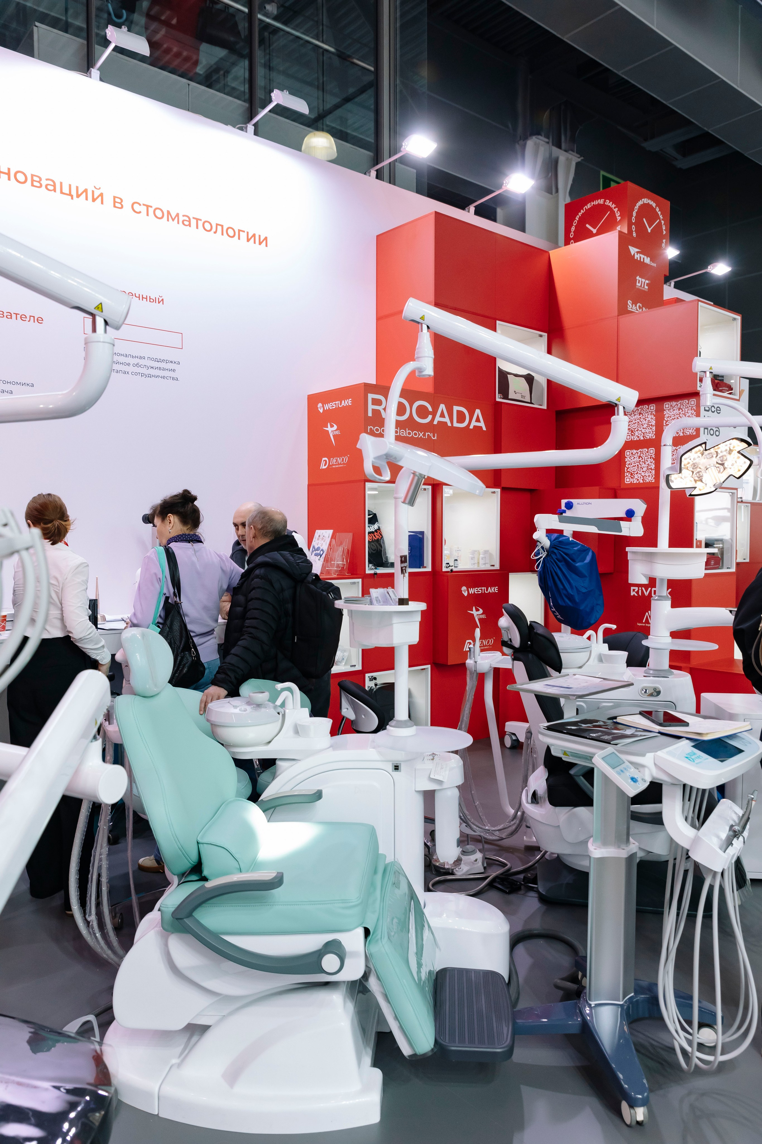 Стоматологическая выставка Dental Salon 2026. Профессиональный фотограф в Москве | Заказать фотосессию и съемку