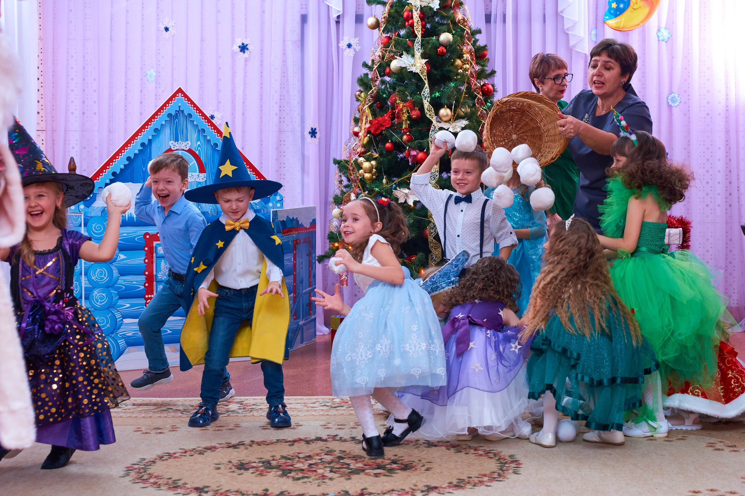 Новогодние утренники. Childrenfoto.ru