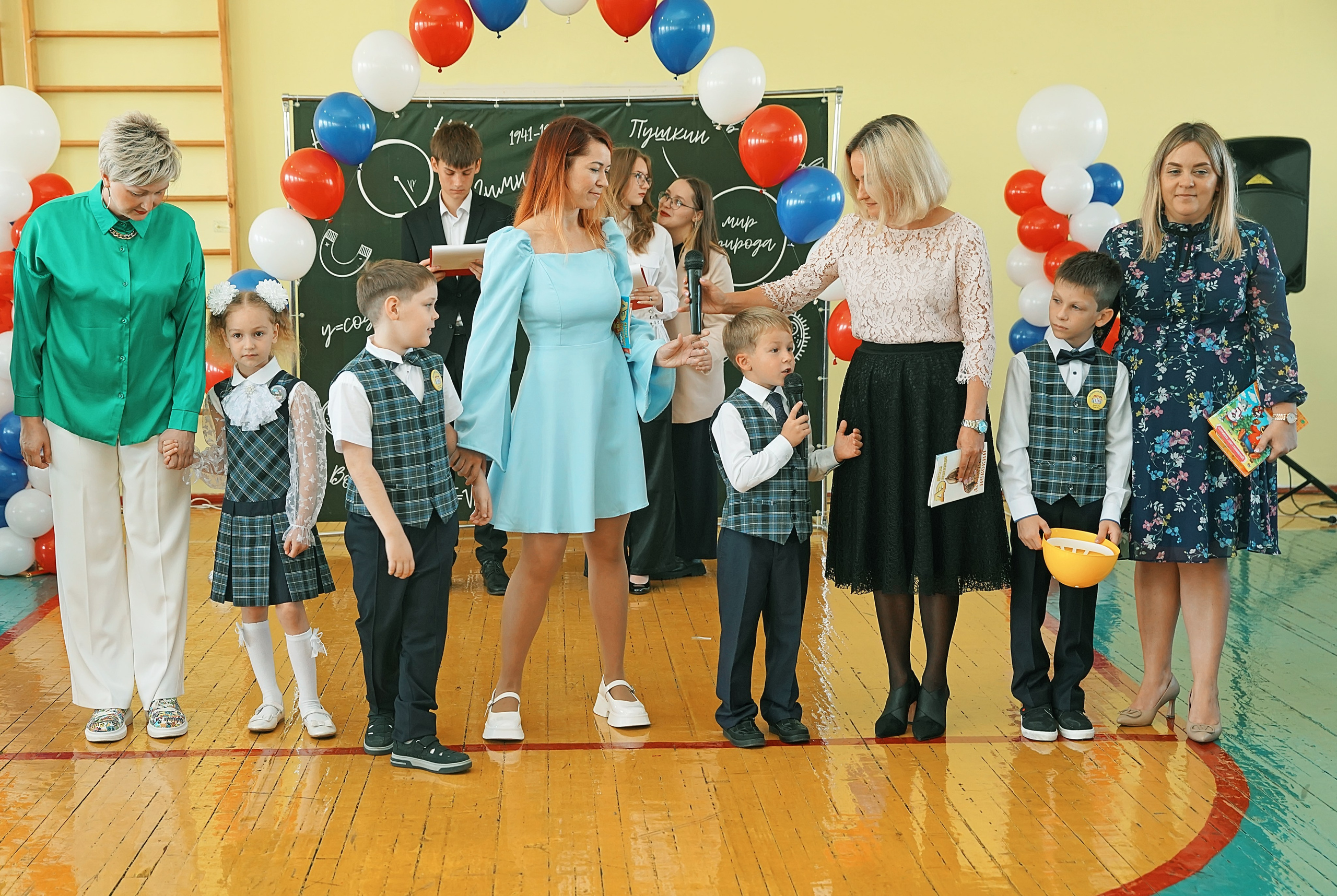 Первый класс линейка, в классе, портреты. Семейный и детский фотограф в Нижнем Новгороде