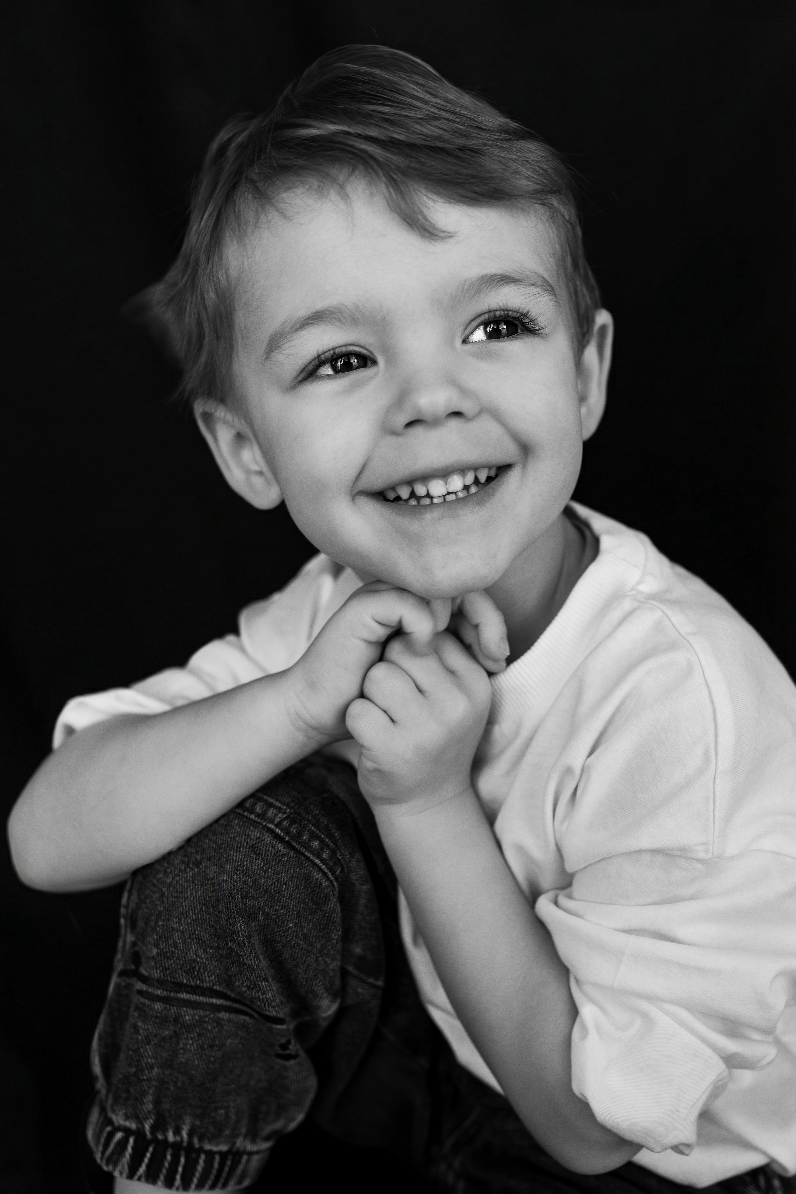 Portrait enfant en Noir et Blanc. Photographe des familles et enfants à Nantes et alentours