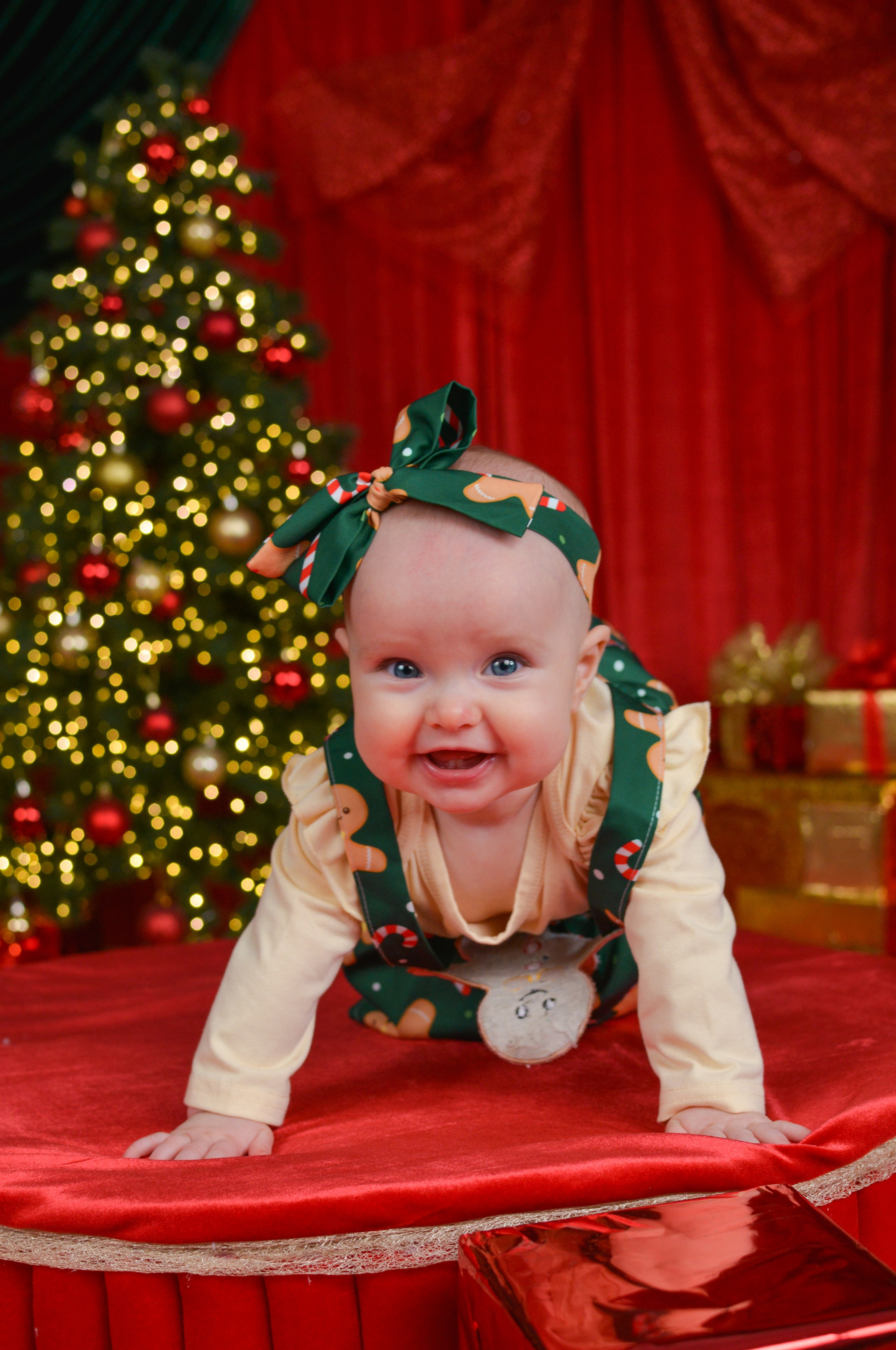 Анонс первых новогодних кадров 2026 для семьи Афины. Фотограф новорожденных Краснодар Малышенко Надежда