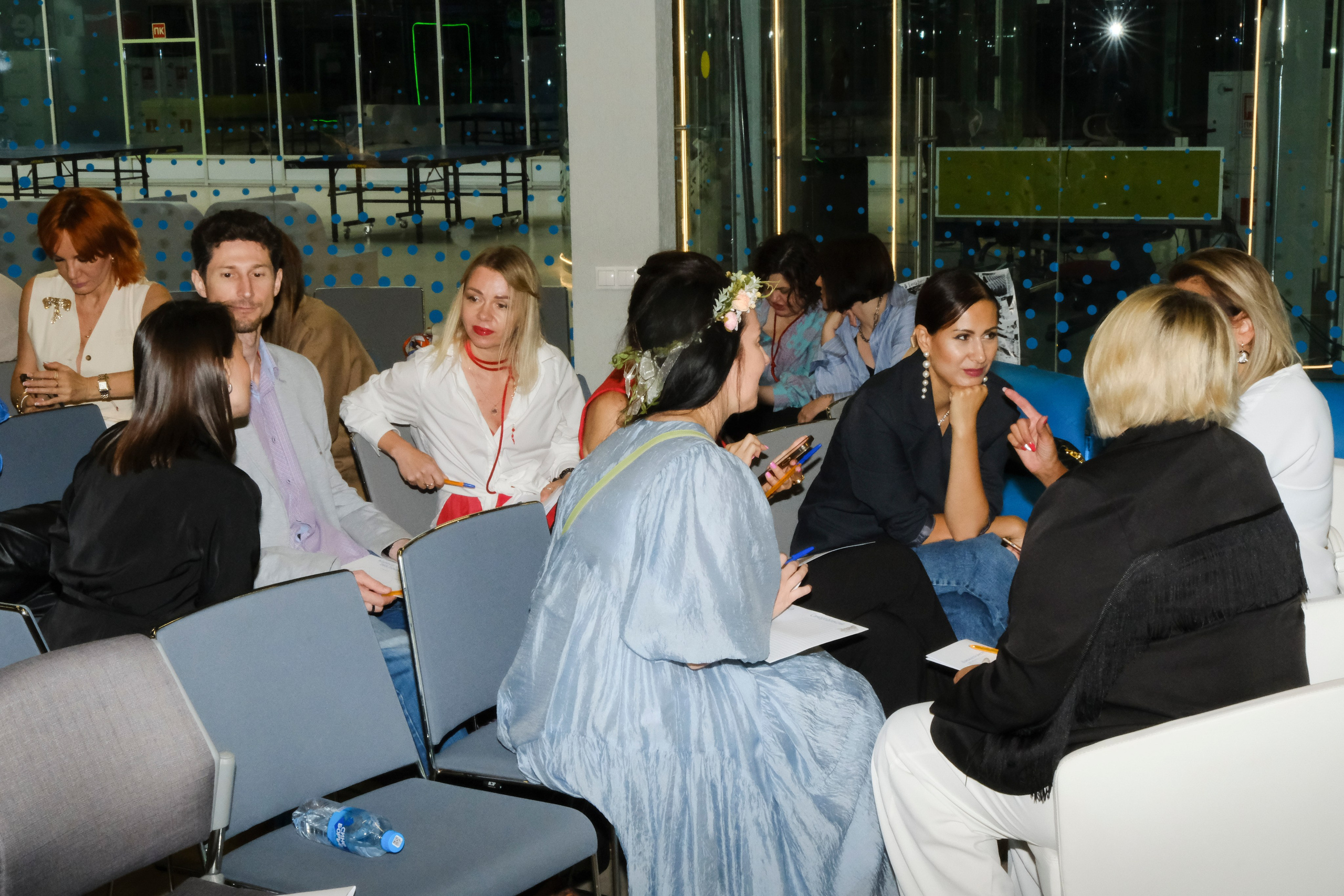 Репортаж бизнес-конференции в Сколково от сообщества BRUSNIKA. Индивидуальная фотосъёмка в Москве. Фотограф Василиса Тарасова