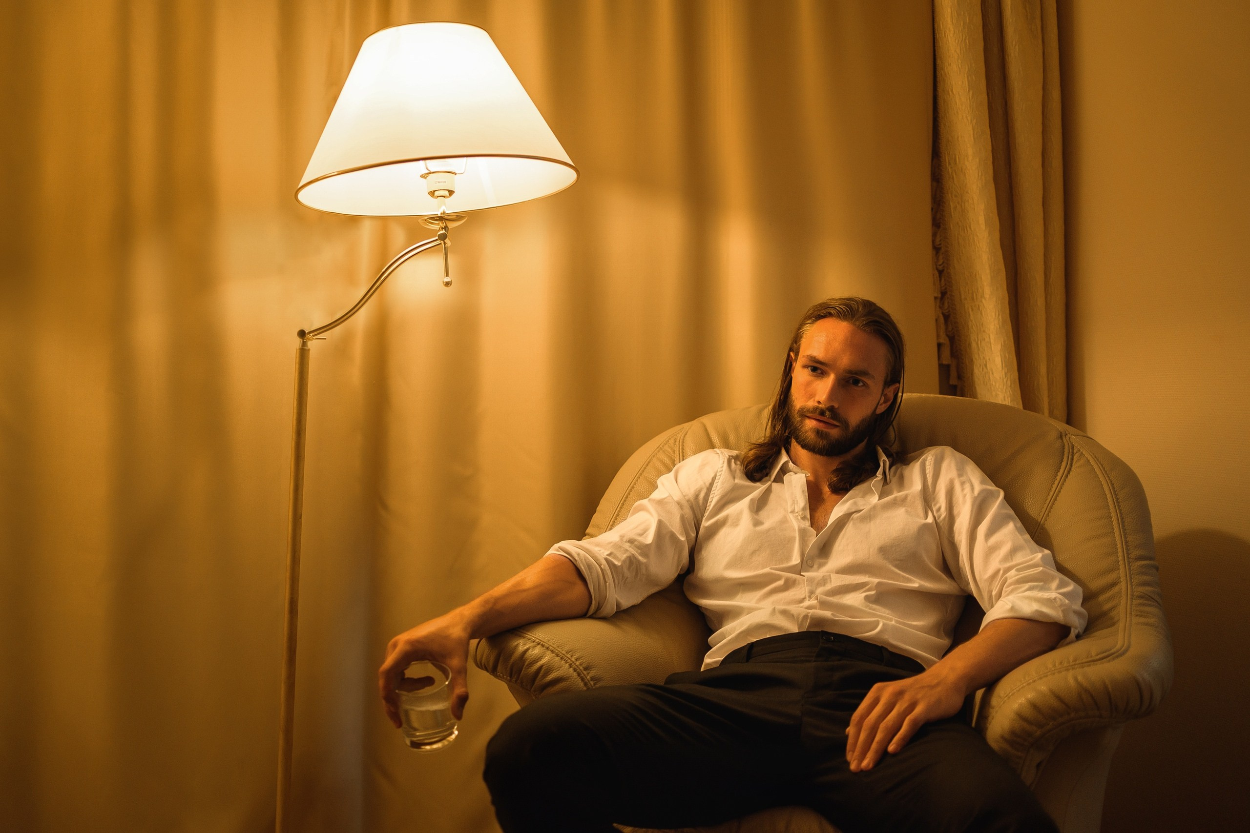 Лавстори в отеле Москвы. Компания и фотошкола по созданию контента в Москве