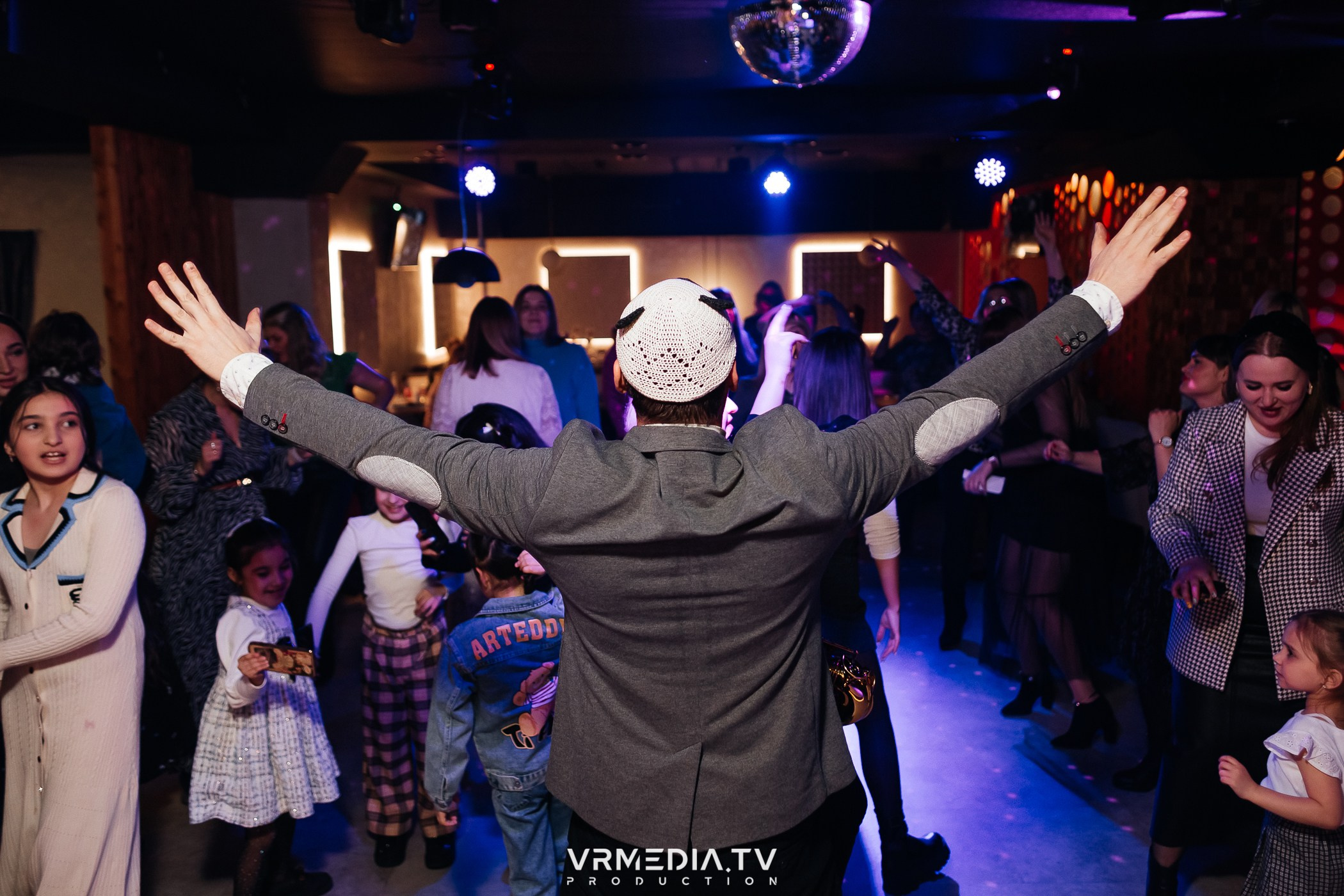 8 марта в караоке-ресторане «Голос»