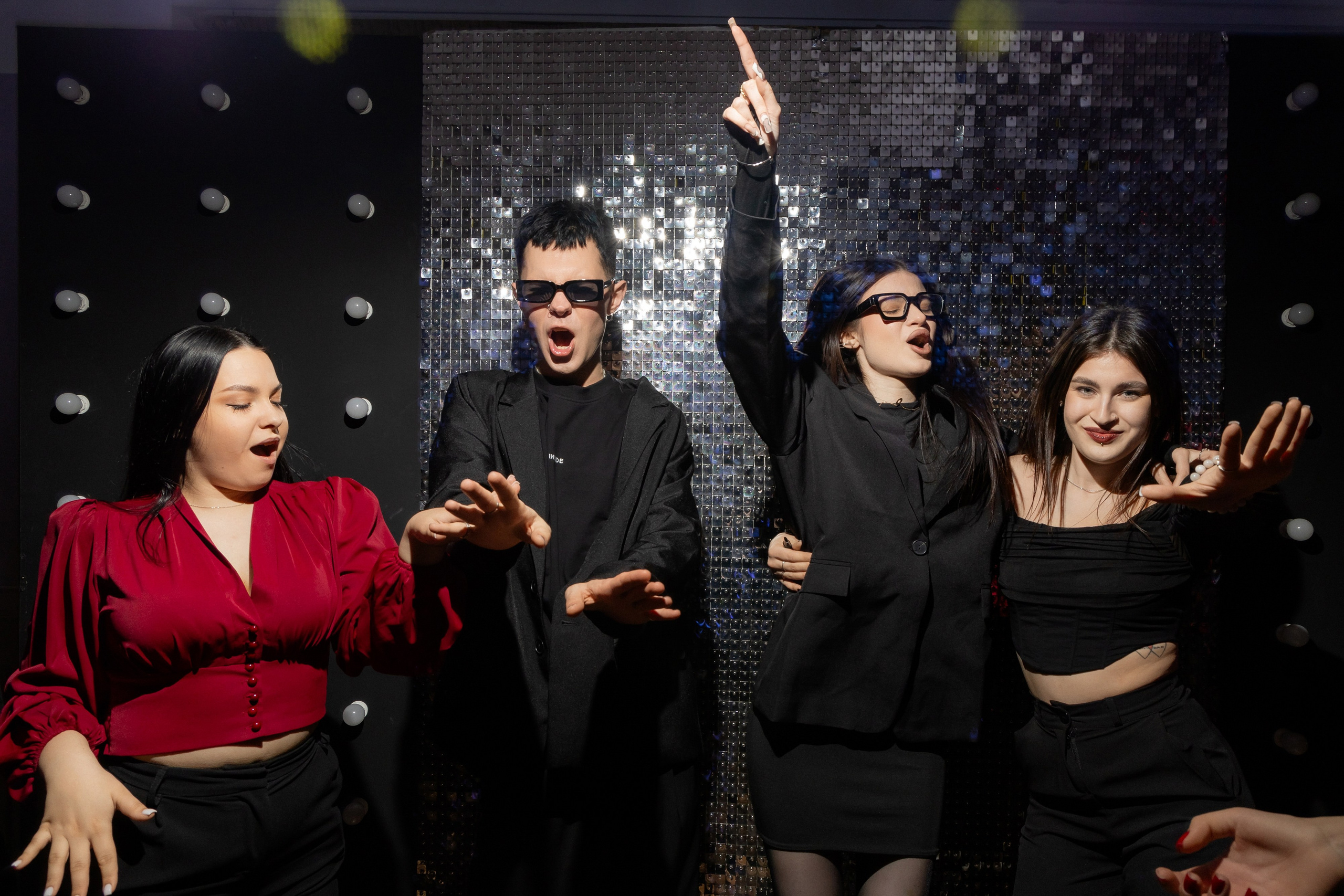 Корпоративная фотосъемка для кафе GARAGE | Новый год 2025 | Минск. Свадебный фотограф в Минске/Беларуси Сергей Спиридонов