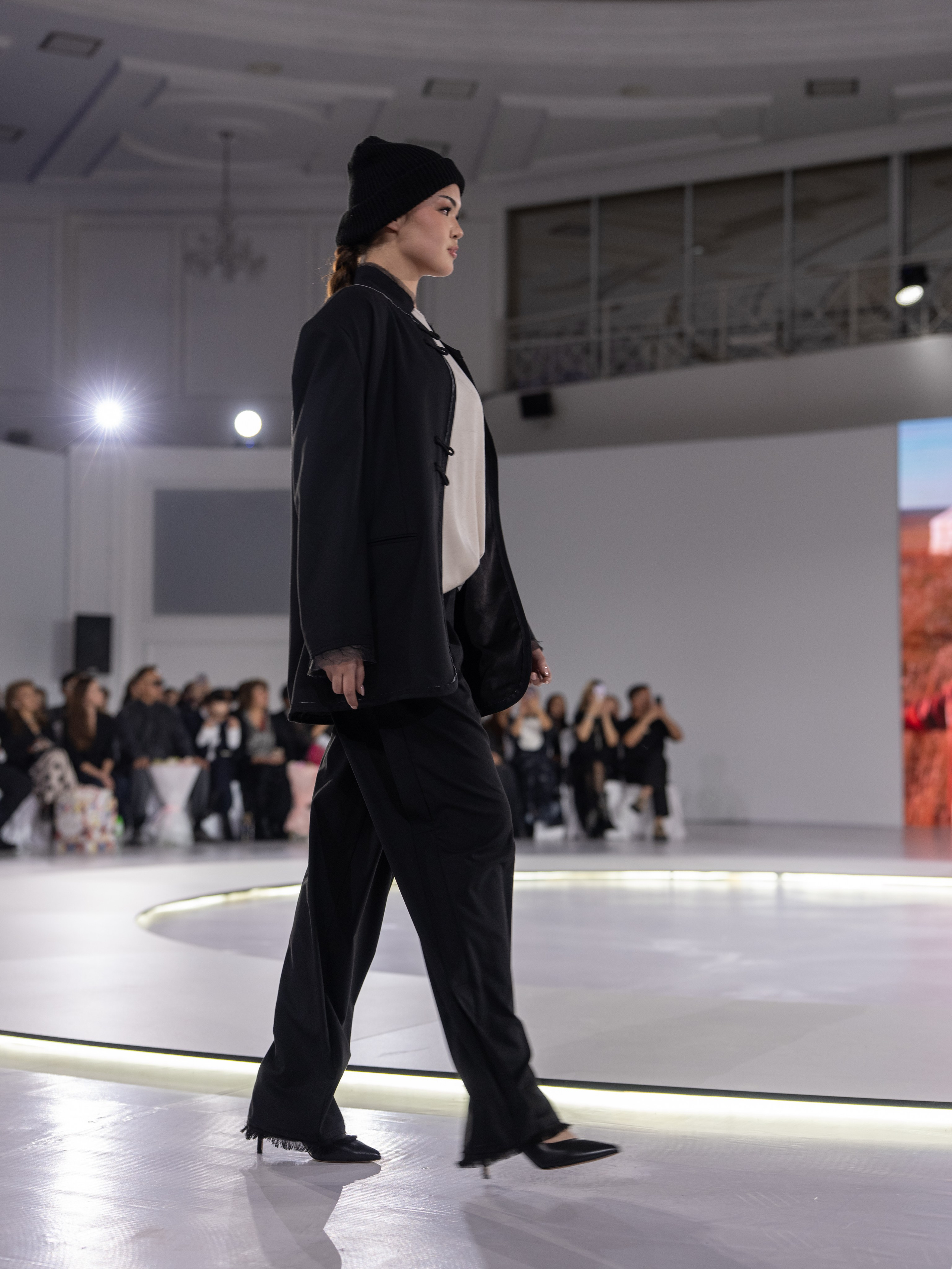 Дизайнер Aida Kaumenova. Сайт Алматинского НЮ АРТ, будуар и фэшн фотографа Дениса Карпенко