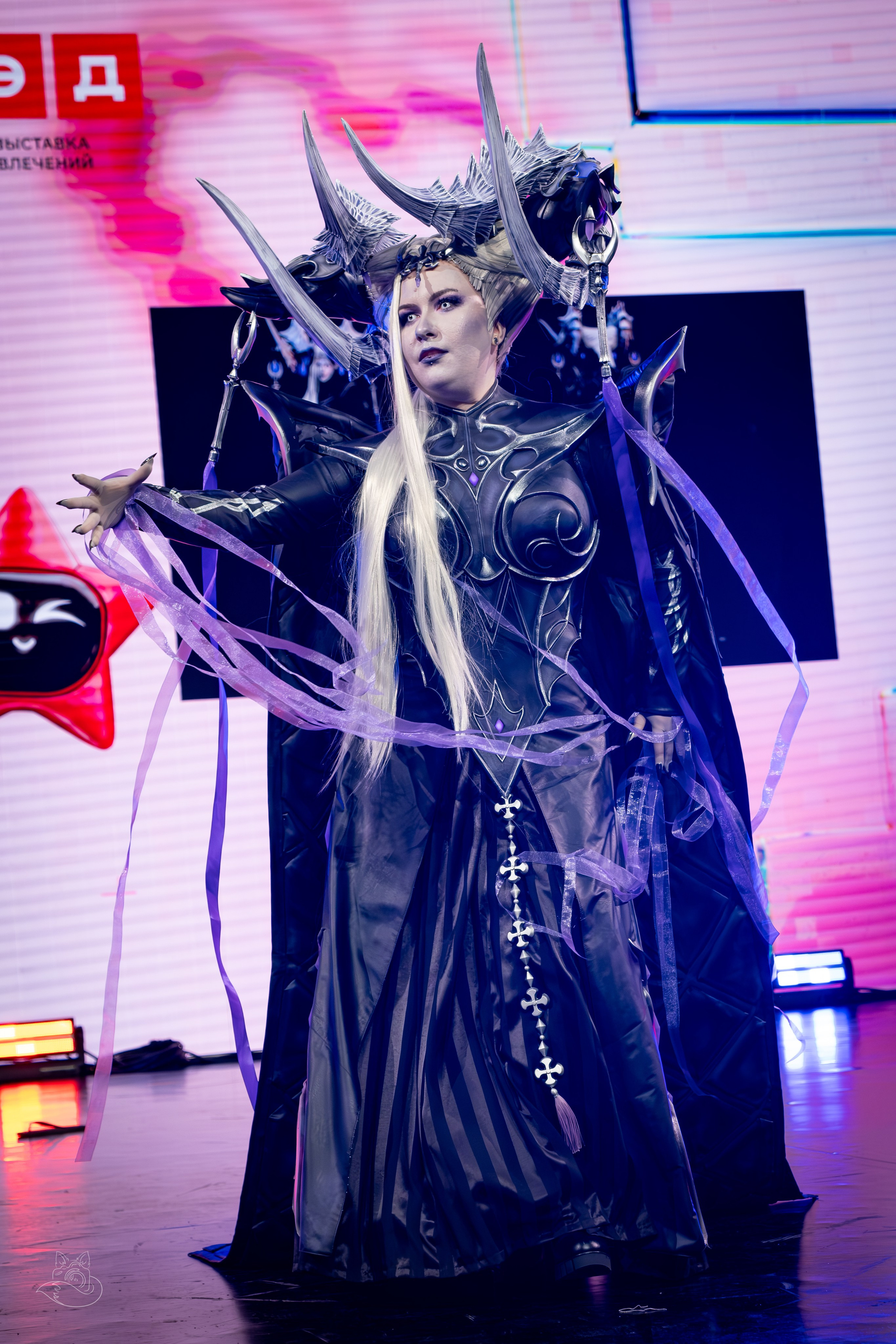 Сцена РЭД ЭКСПО 2024. Косплей фотограф