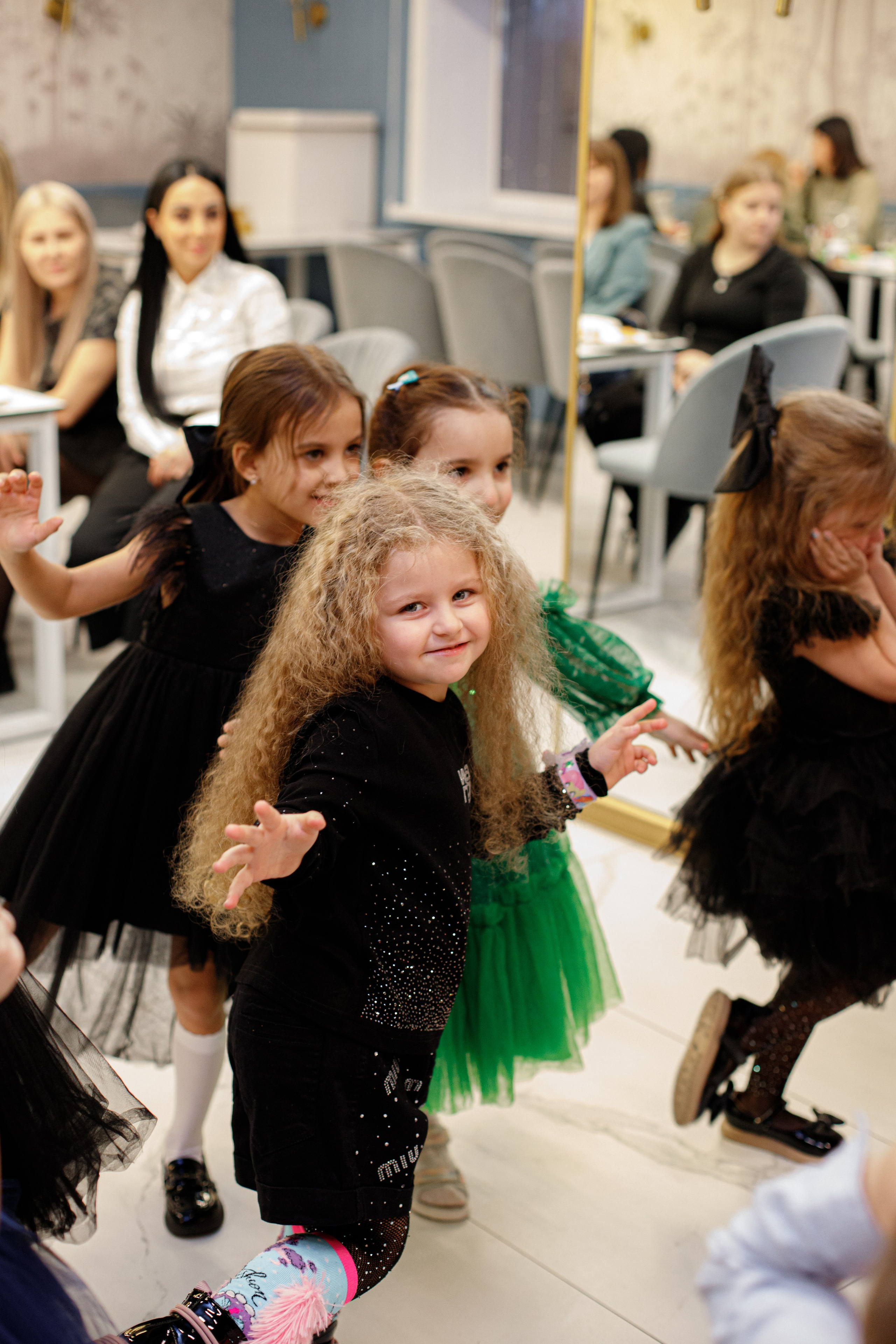 ASIA'S BIRTHDAY PARTY. Photokarish