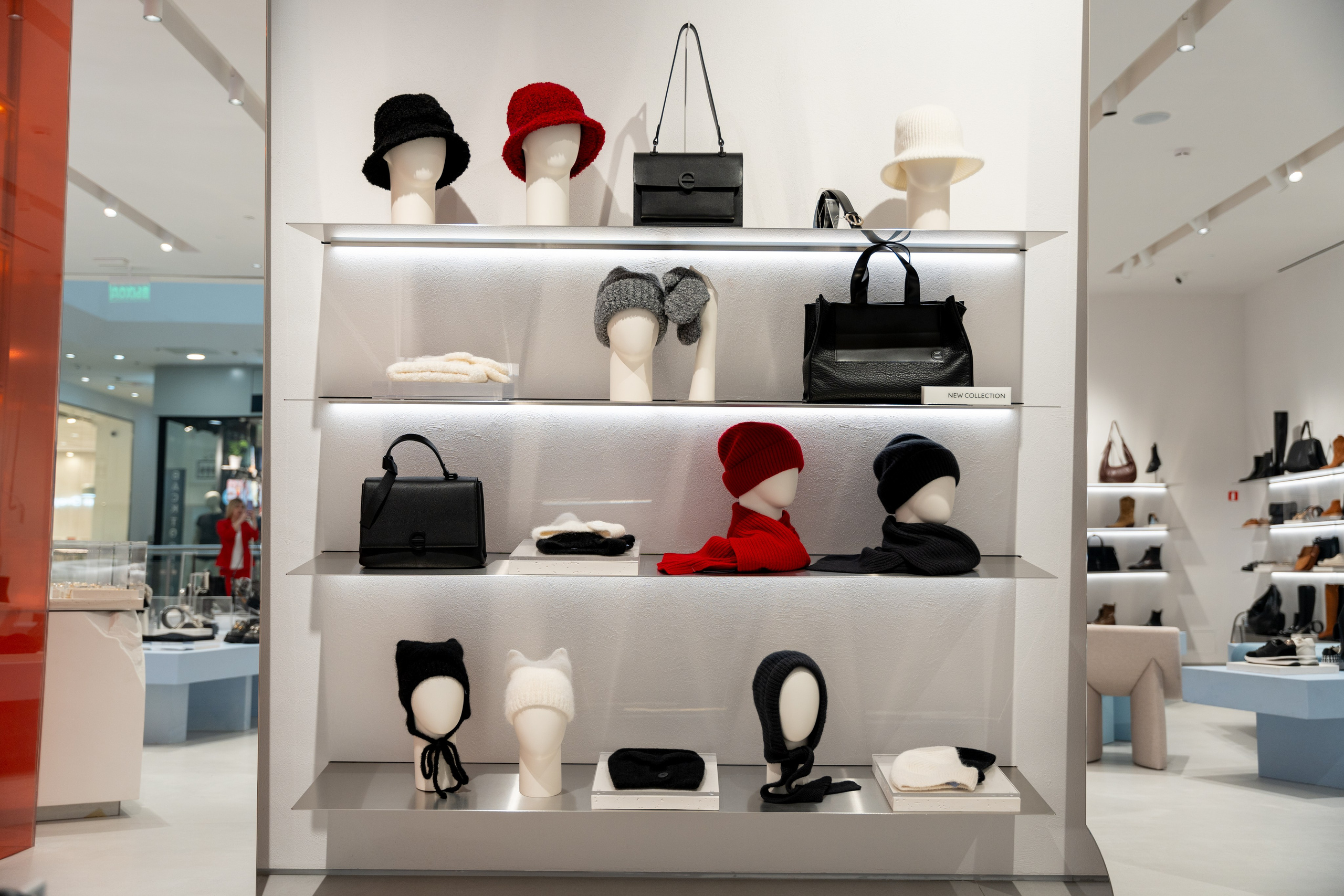 Интерьерная фотосъемка магазина Ekonika в Краснодаре — обувной бренд Профессиональная фотосъемка Ekonika — фирменный магазин в Краснодаре. Шедевры для Вас! Фотограф и Видеограф в Краснодаре Пахиев Руслан