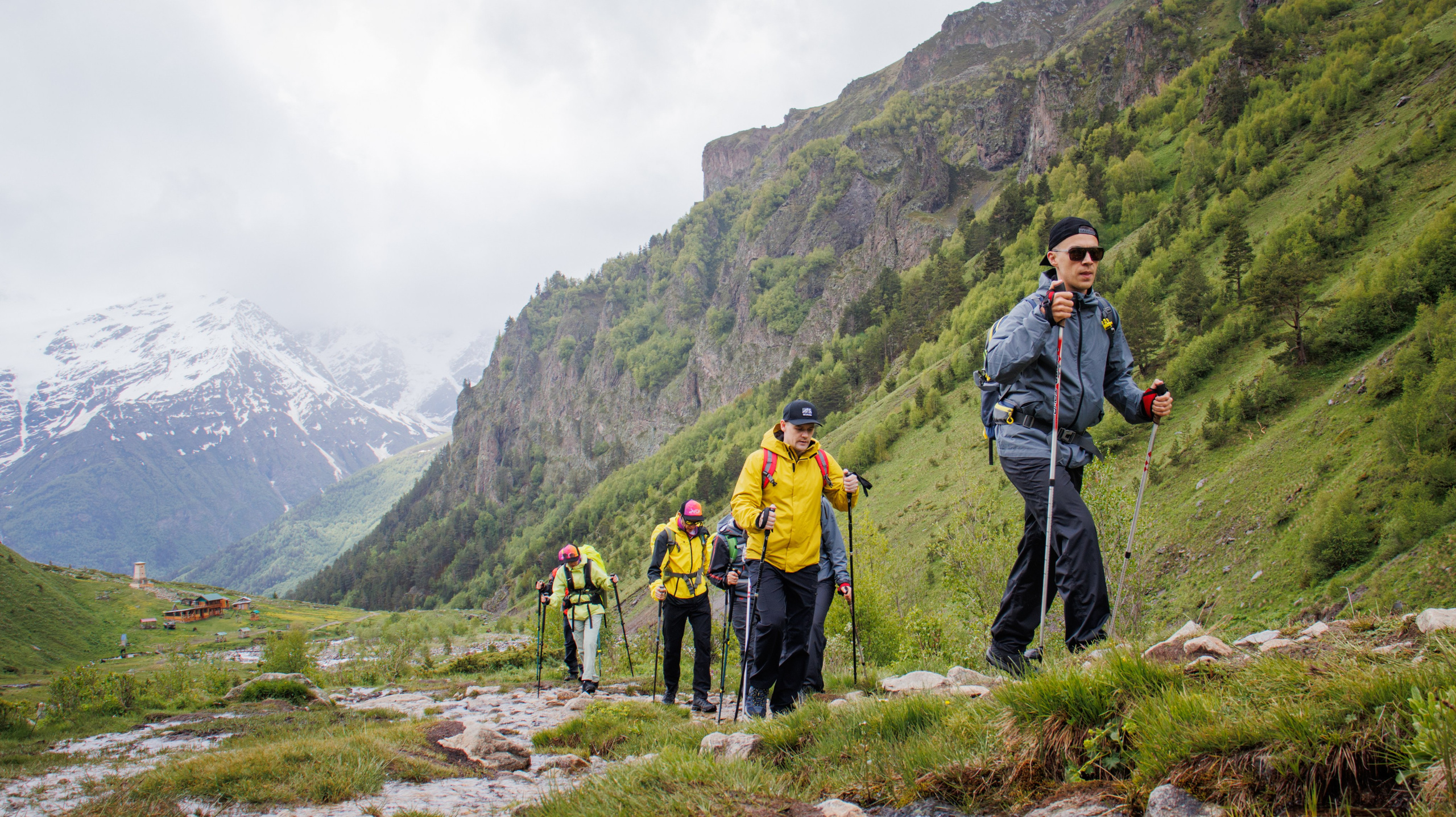 Трекинг / Терскольский водопад. Фотограф на трекинг и восхождение Эльбрус, Приэльбрусье. Елизавета Бобок