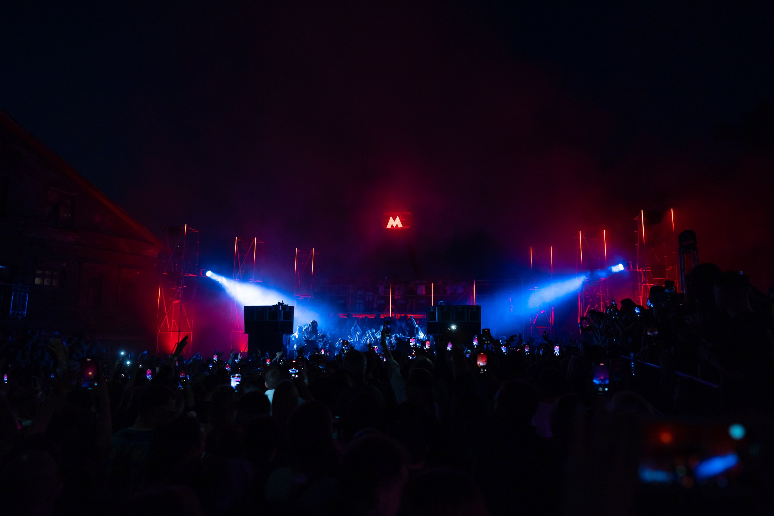 Metro Gorkovskaya Port June 1506. Sunnyman