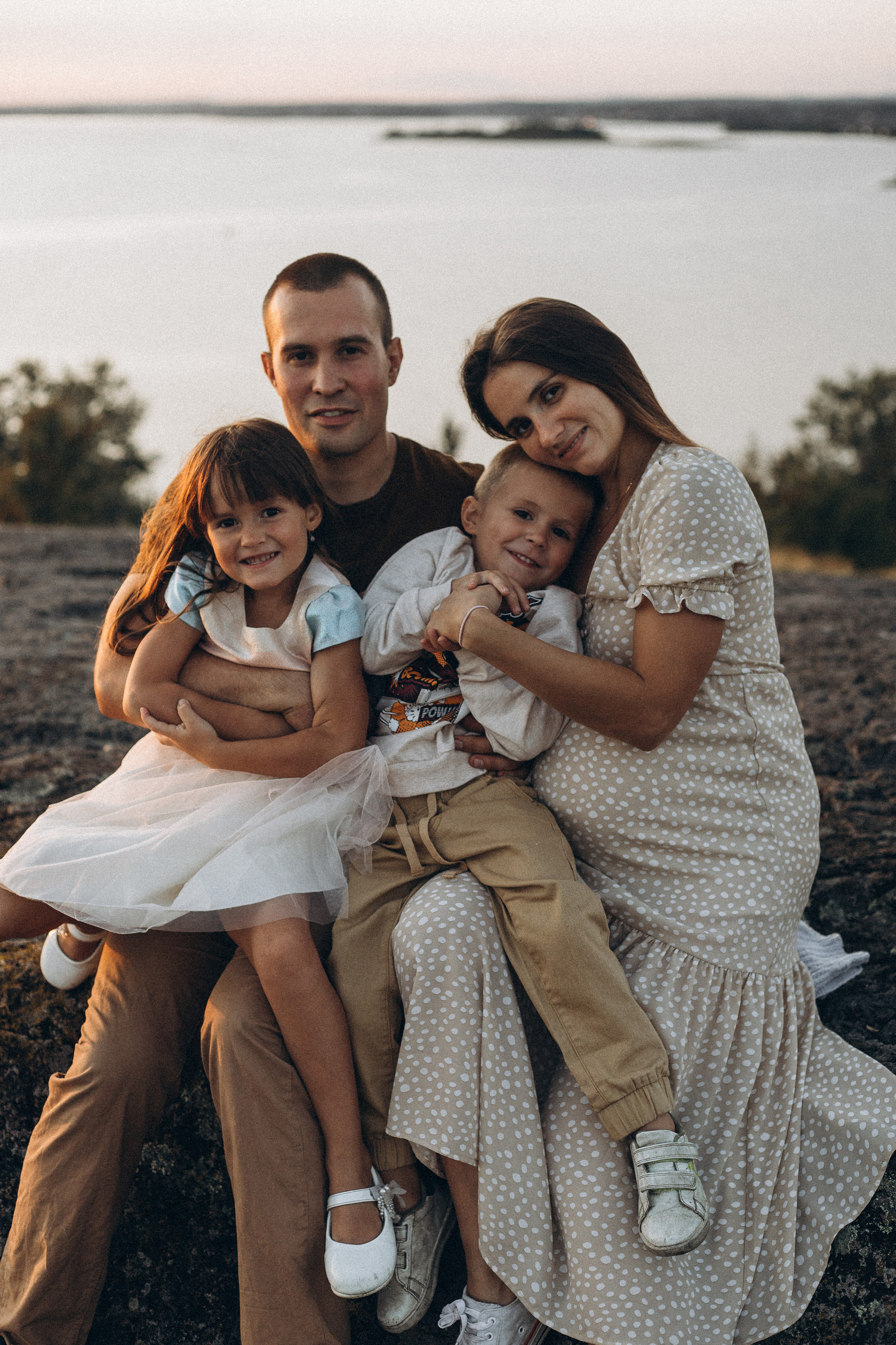 Люба и Антон с малышами. Снимаю истории про вас. Фотограф Наталья Кац