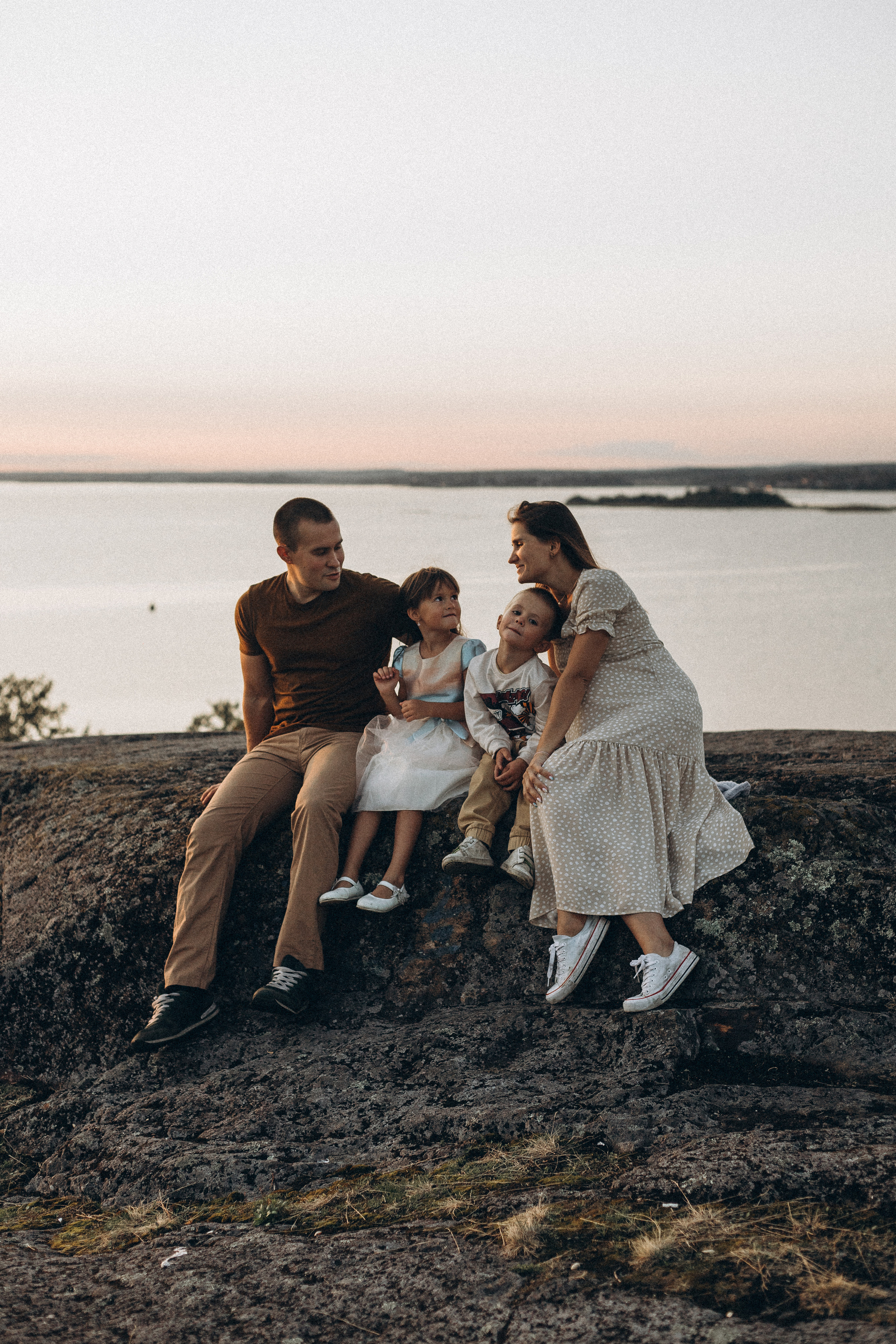 Люба и Антон с малышами. Снимаю истории про вас. Фотограф Наталья Кац