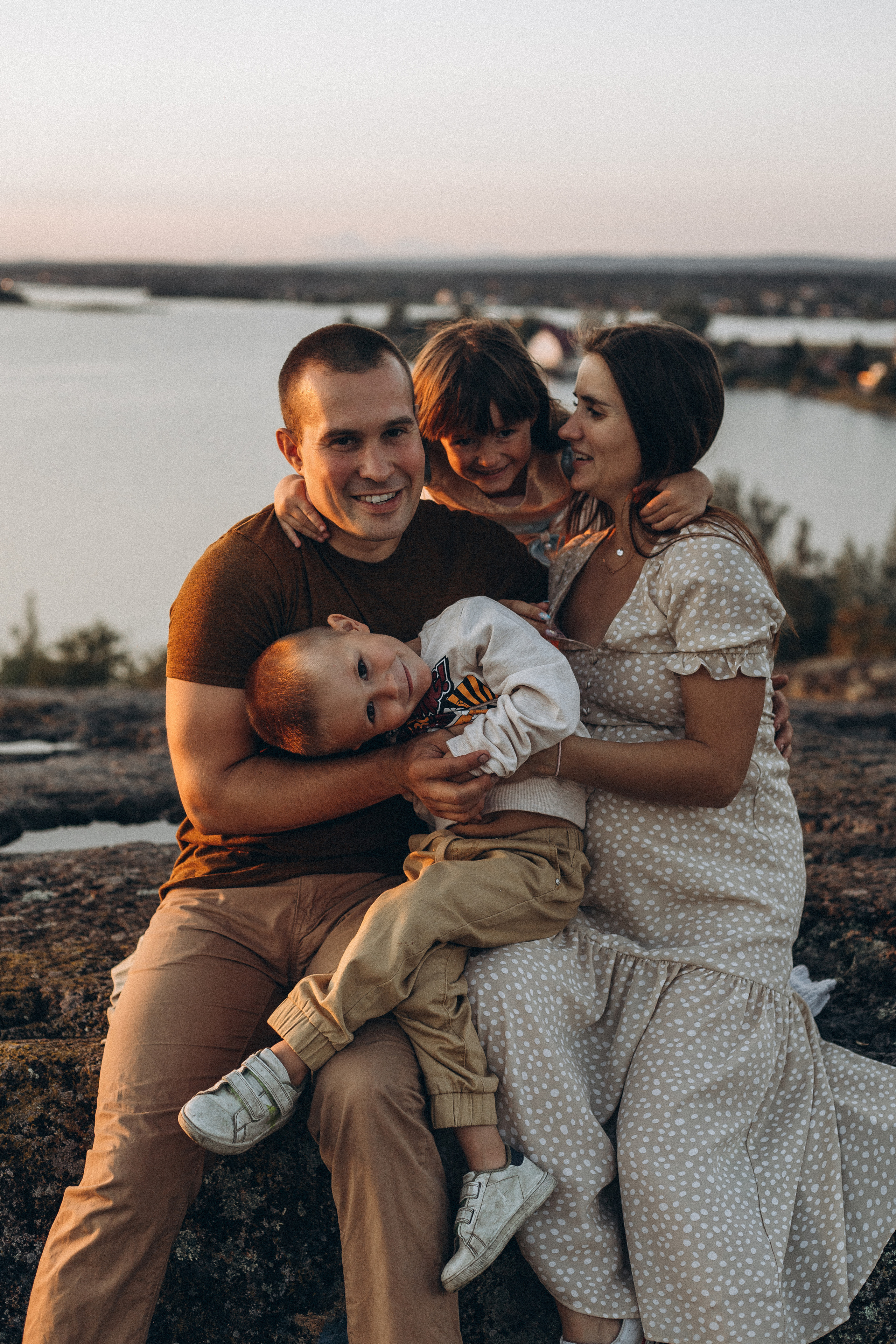 Люба и Антон с малышами. Снимаю истории про вас. Фотограф Наталья Кац