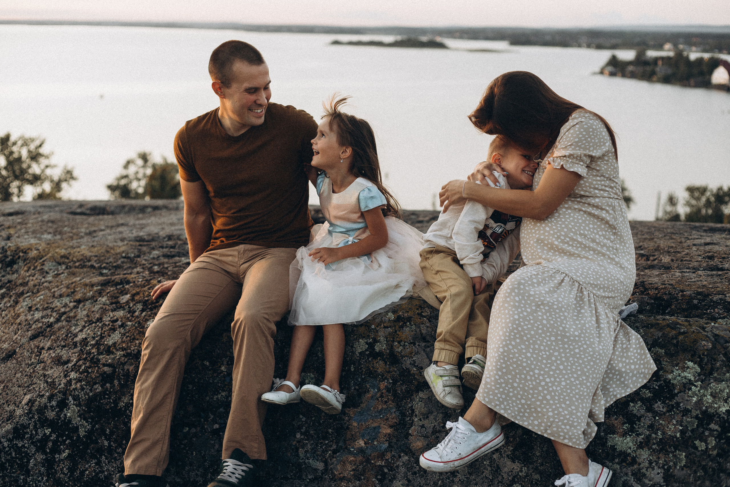 Люба и Антон с малышами. Снимаю истории про вас. Фотограф Наталья Кац