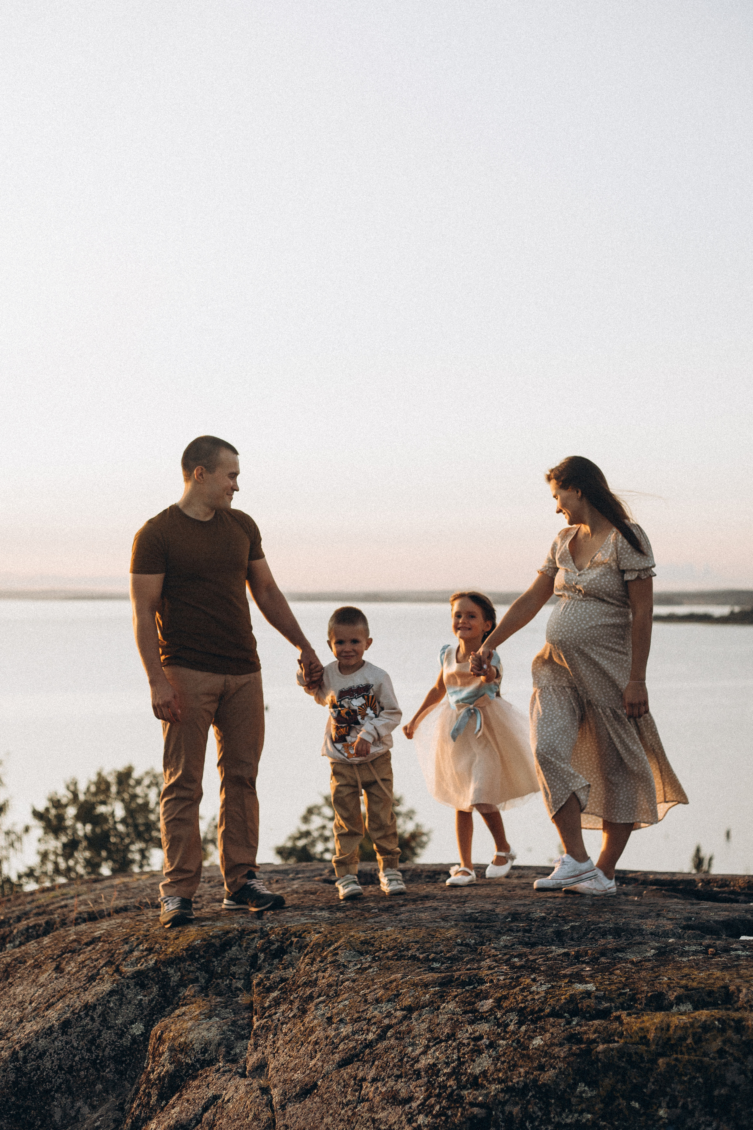 Люба и Антон с малышами. Снимаю истории про вас. Фотограф Наталья Кац