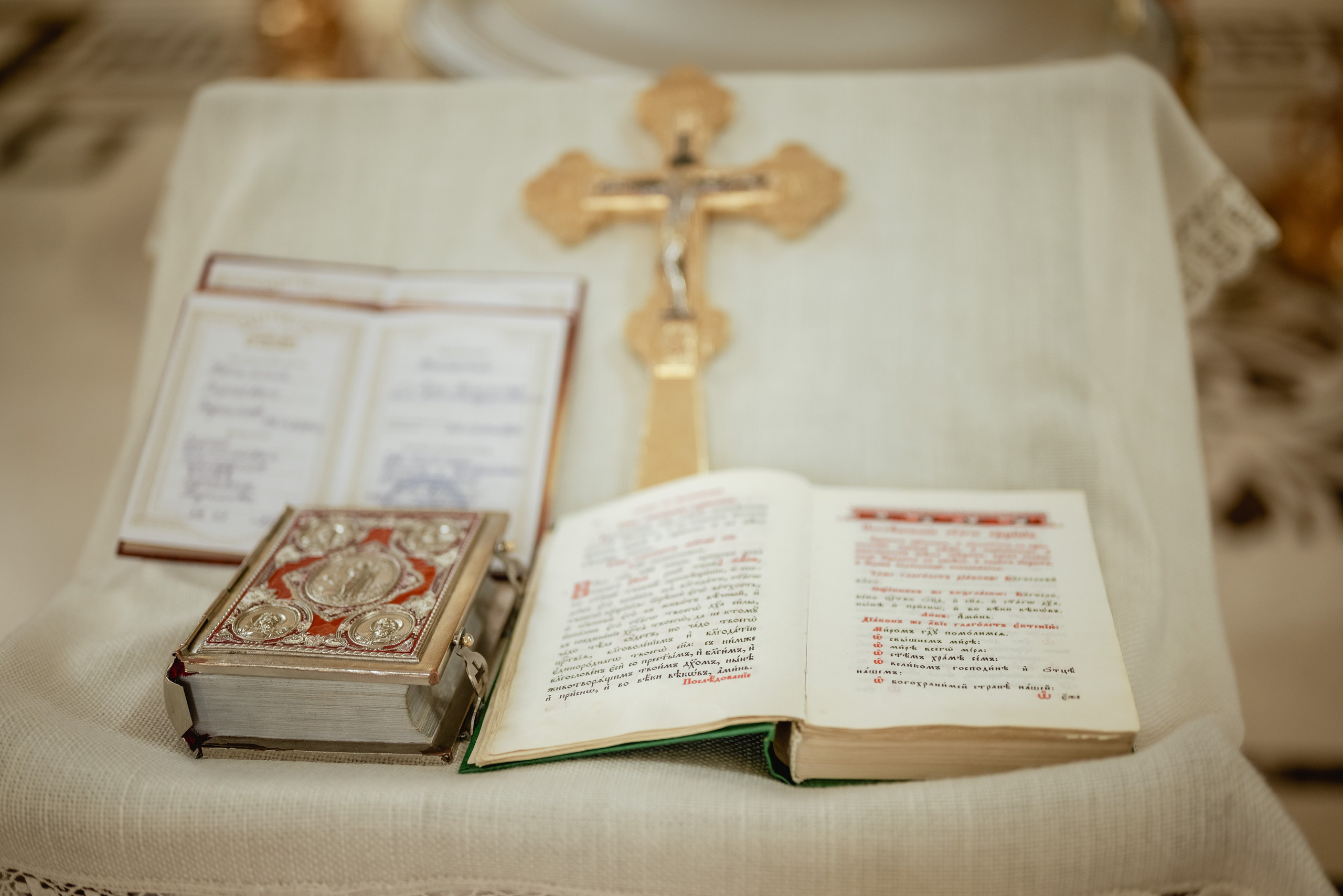 Крещение в храме Петра и Февронии. Юлия Басня семейный и свадебный фотограф в Донецке