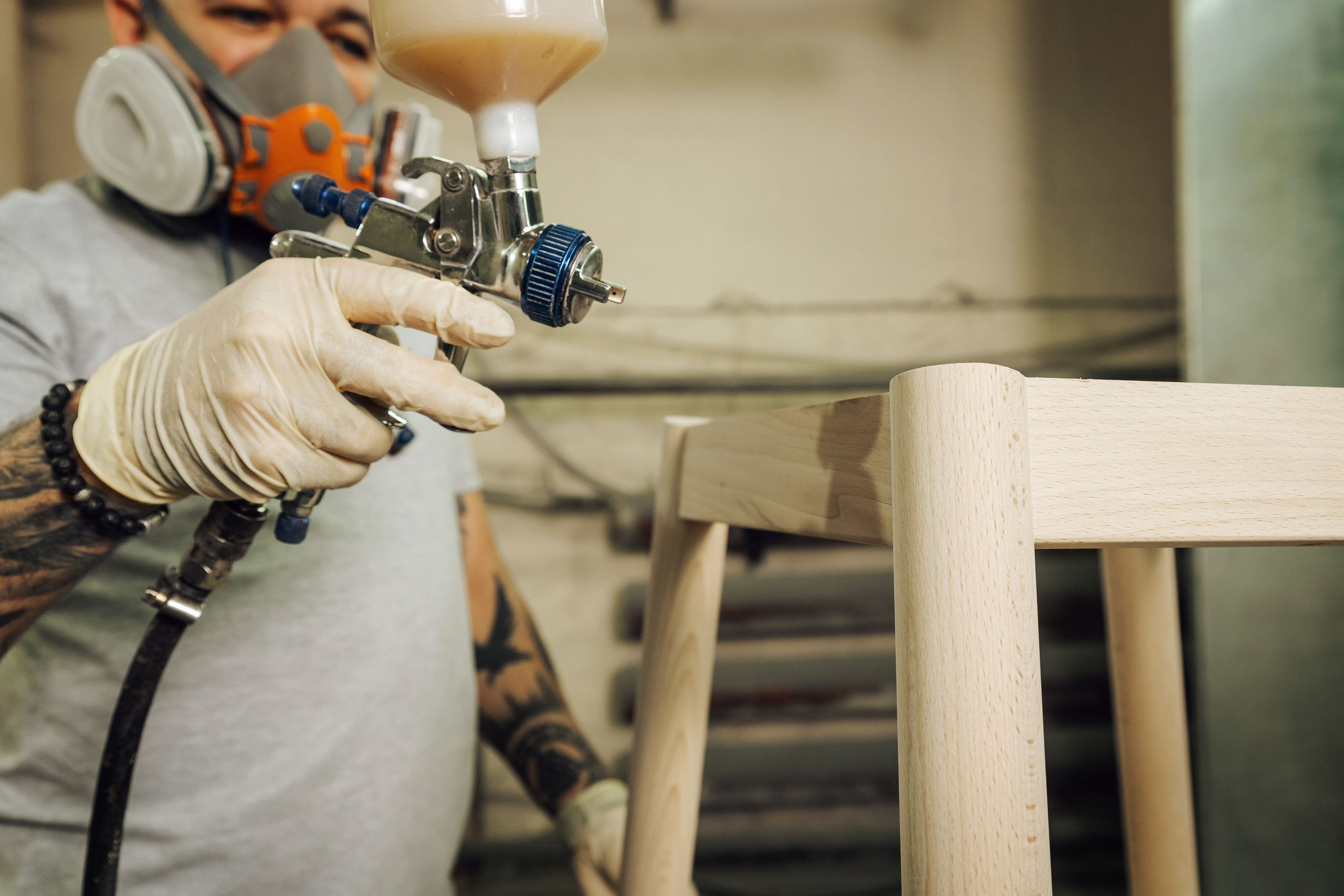 CORSASTYLE покрасочный цех, лакировка каркаса кресла