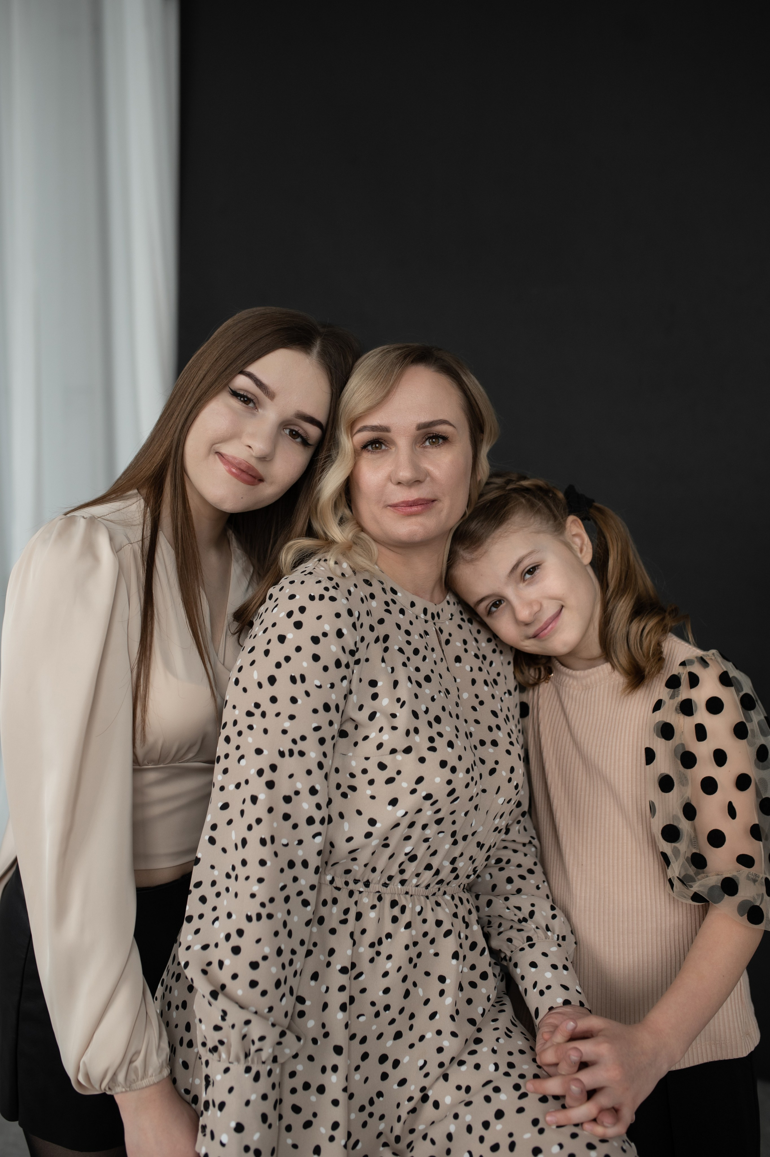 Таня, Аня, София. Www.ostermiller.ru