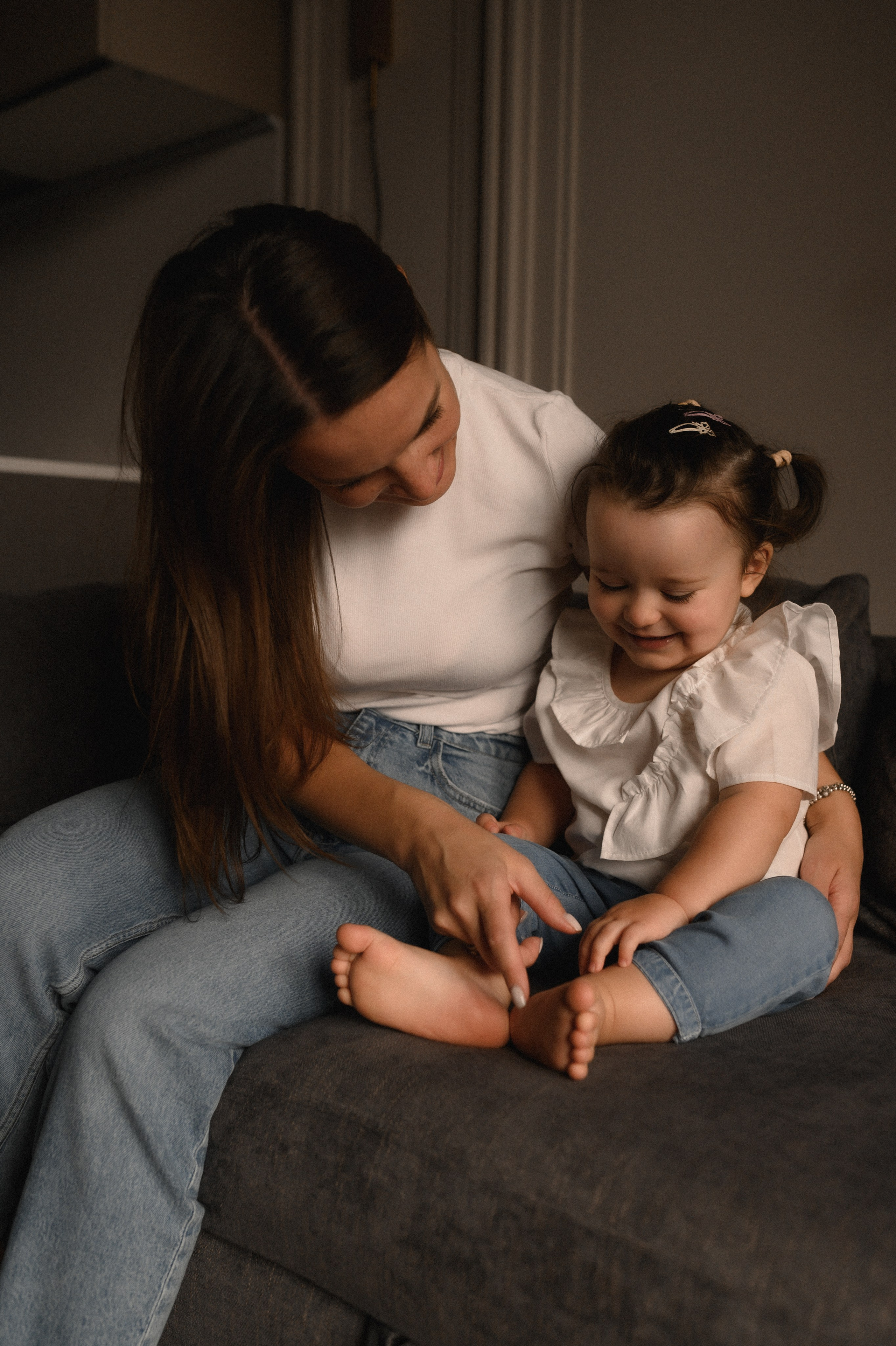 Саша, Таня, Мира и бабушка дома. Семейный и свадебный lifestyle-фотограф в Москве Мария Петрова