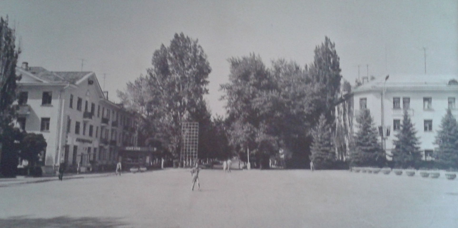 Площадь Ленина. Фотоальбом истории города Лермонтов