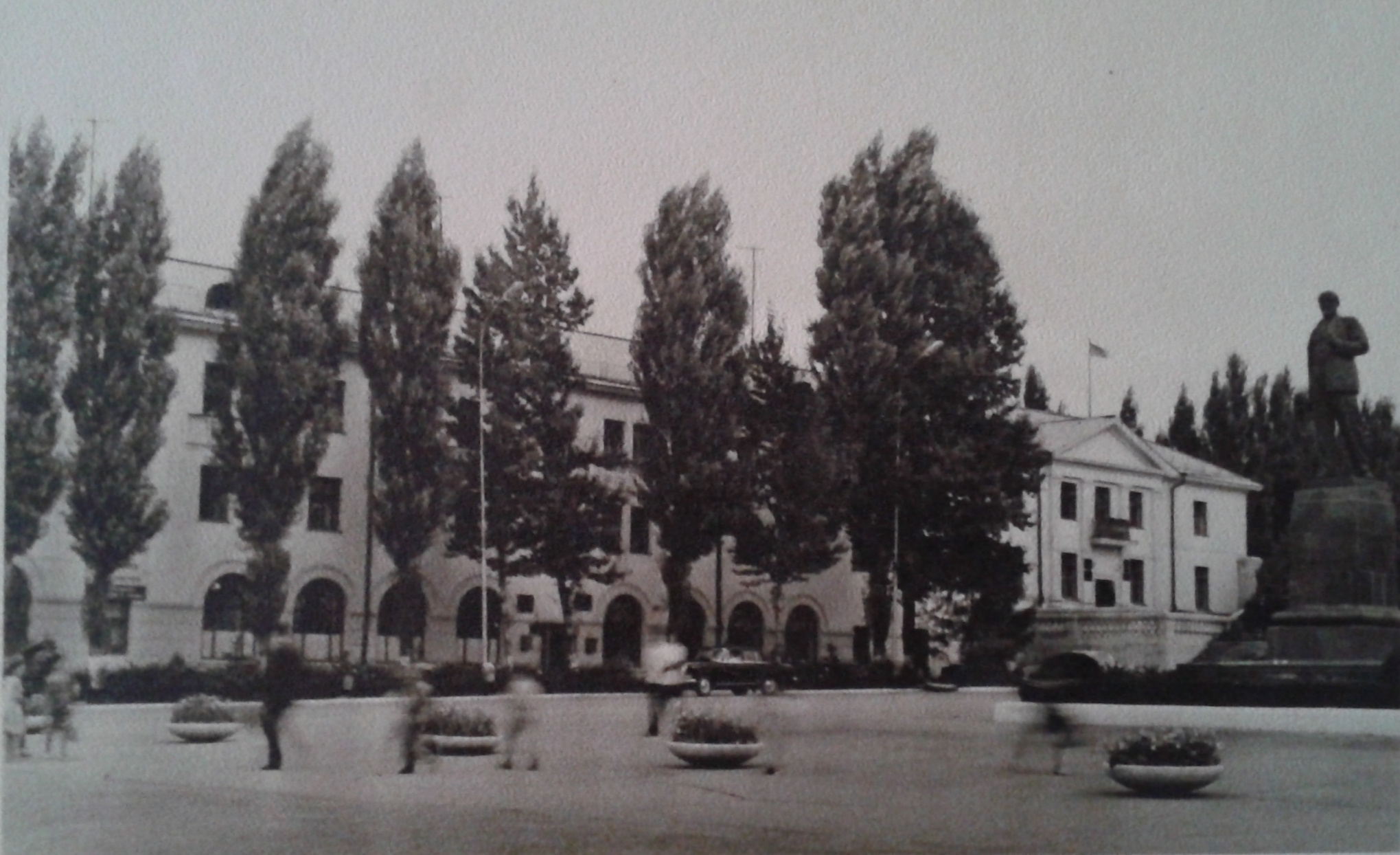 Площадь Ленина. Фотоальбом истории города Лермонтов