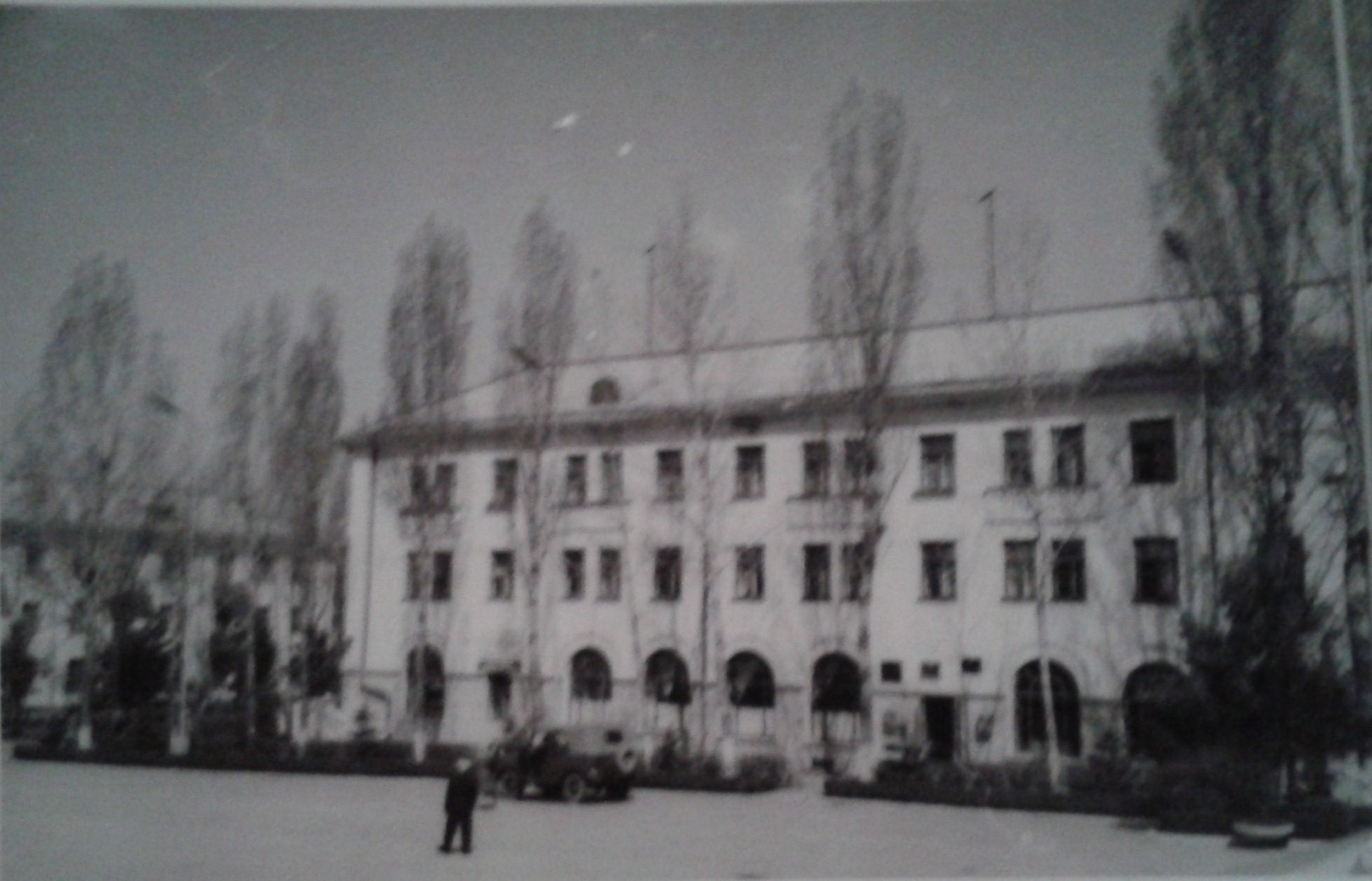 Площадь Ленина. Фотоальбом истории города Лермонтов