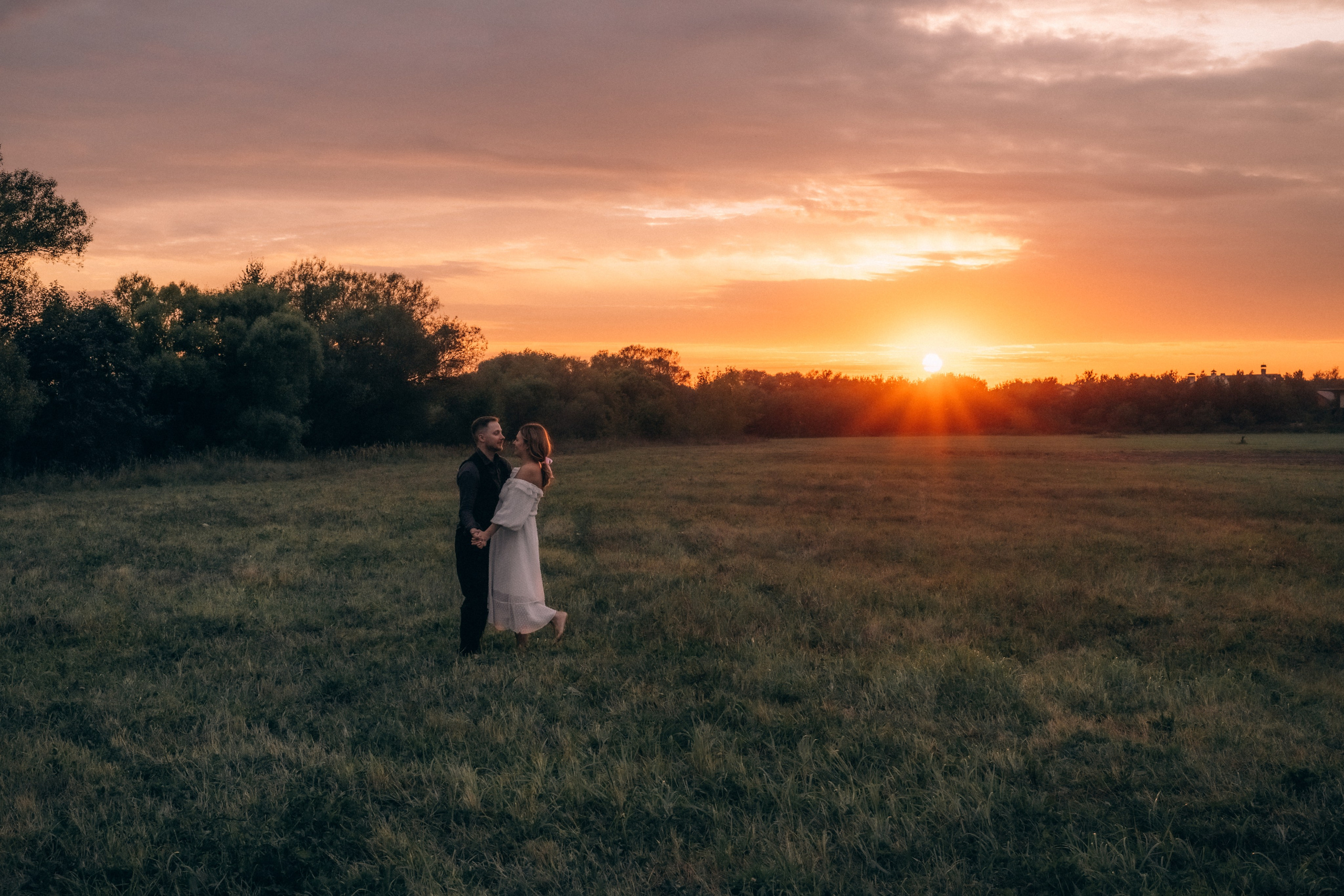 Фотосессия лавстори в поле
