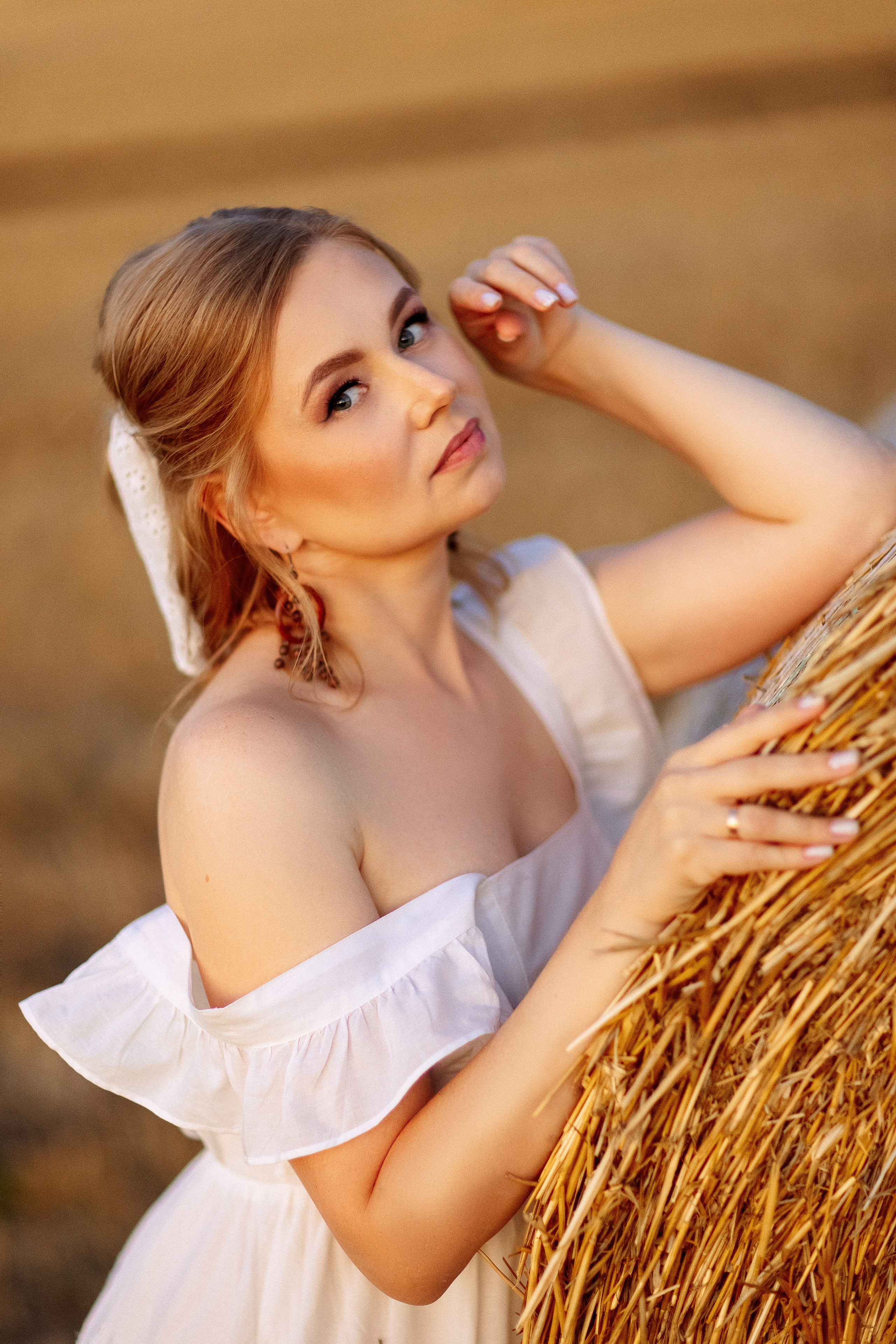 Фотосессия в поле со стогами сена в Краснодаре. Семейный и детский фотограф в Краснодаре Анна Трашкова