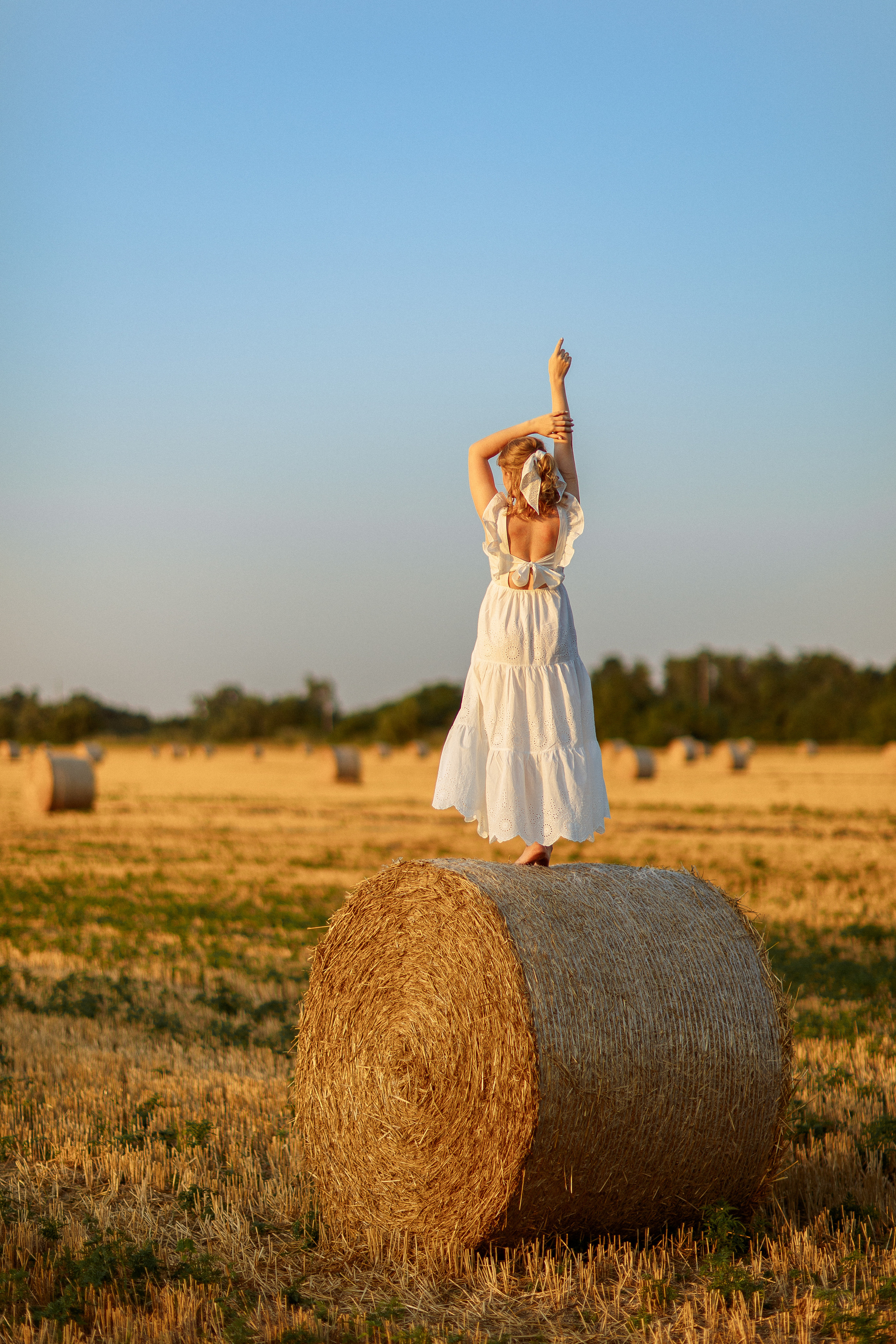 Фотосессия в поле со стогами сена в Краснодаре. Семейный и детский фотограф в Краснодаре Анна Трашкова