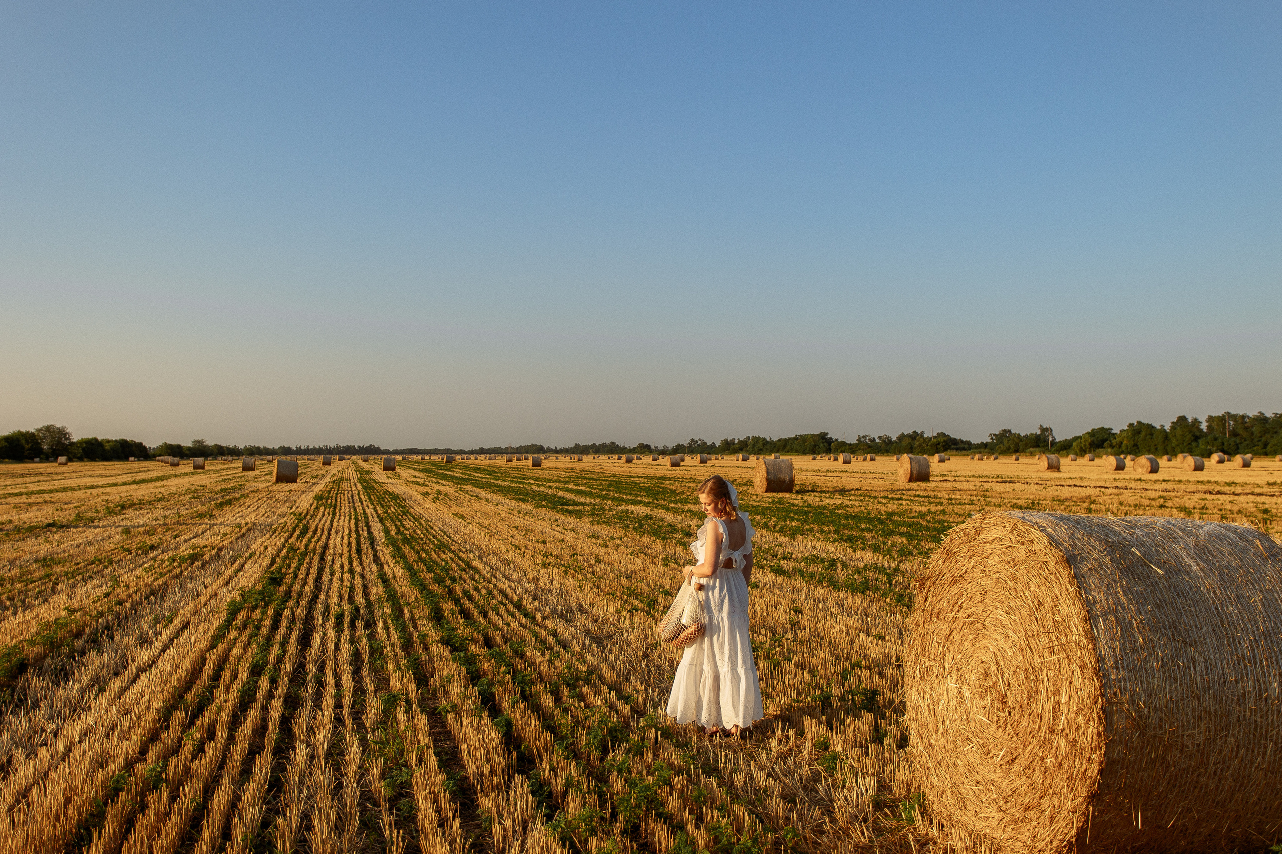 Фотосессия в поле со стогами сена в Краснодаре. Семейный и детский фотограф в Краснодаре Анна Трашкова