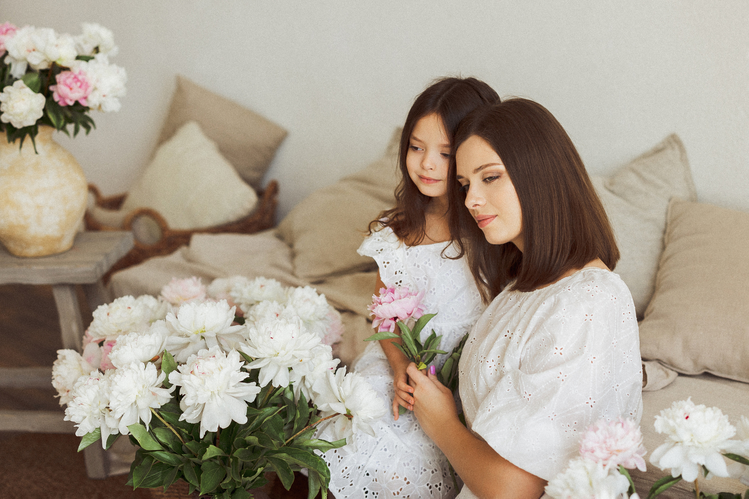 Алина и Дана, Пионы. Семейный и детский фотограф в Краснодаре Анна Трашкова