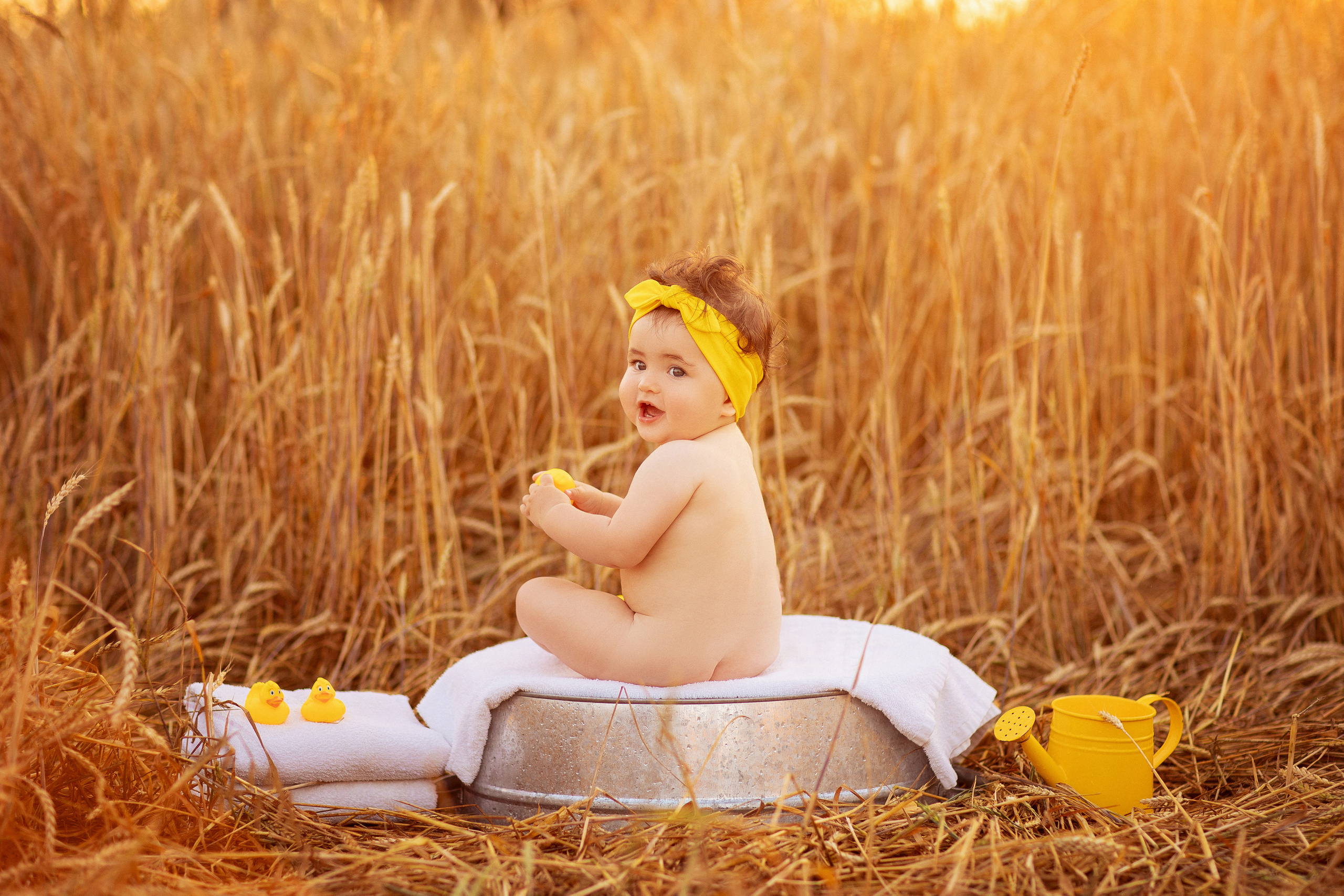 Купание в пшеничном поле. Семейный и детский фотограф в Краснодаре Анна Трашкова