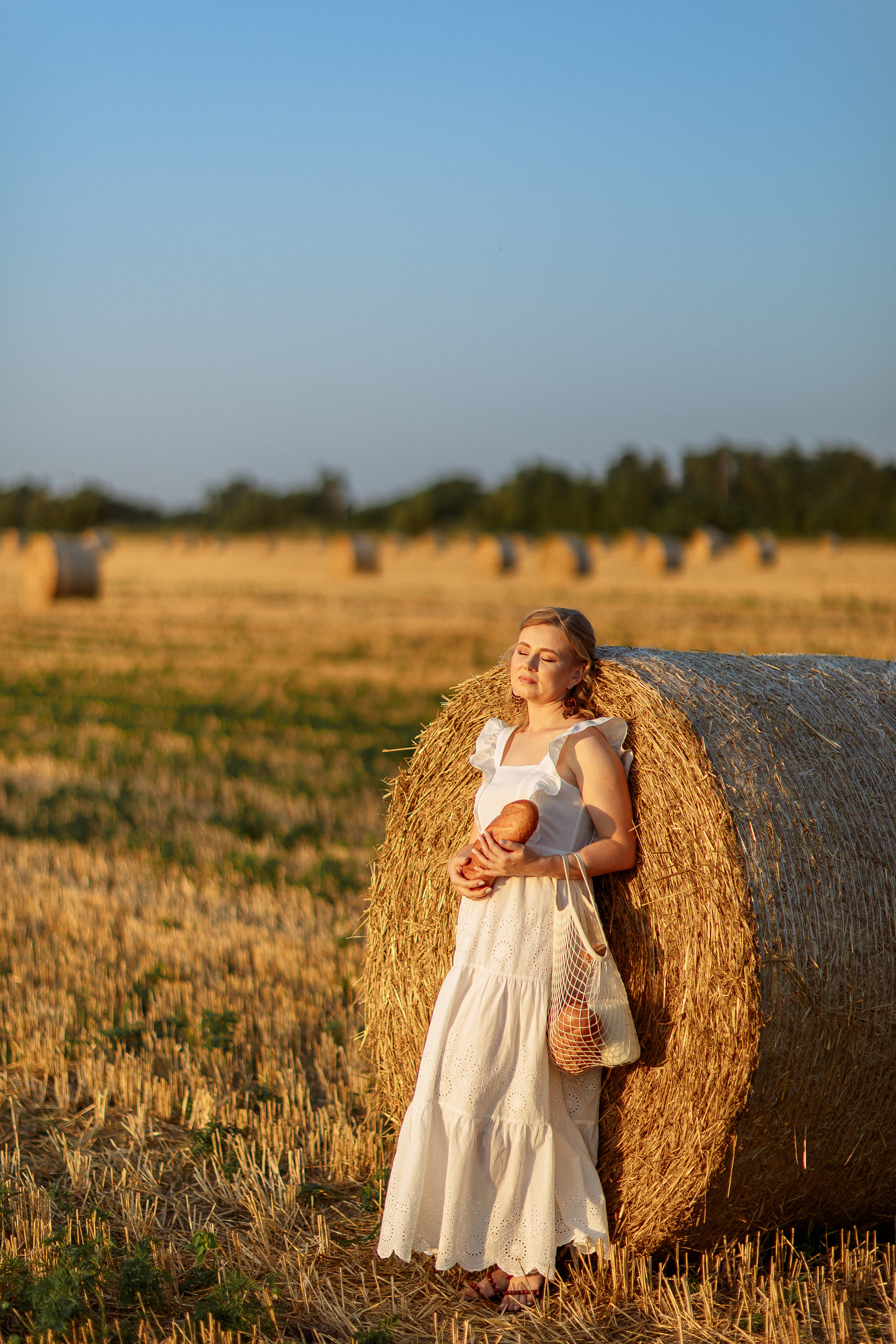 Фотосессия в поле со стогами сена в Краснодаре. Семейный и детский фотограф в Краснодаре Анна Трашкова