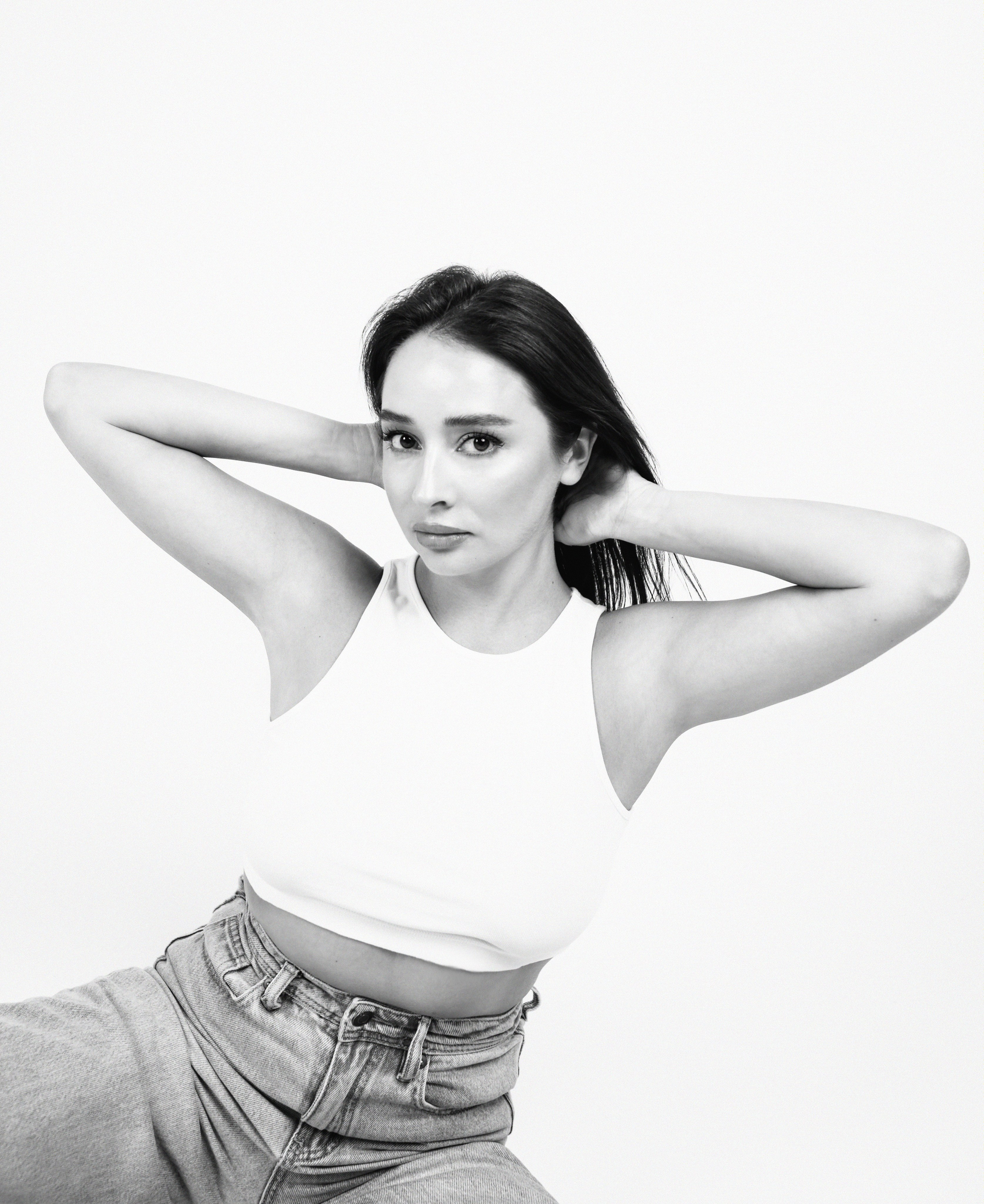 Olga and studio minimalism. Family, portrait, content photo in Costa Rica Evgeniya Besprozvannykh