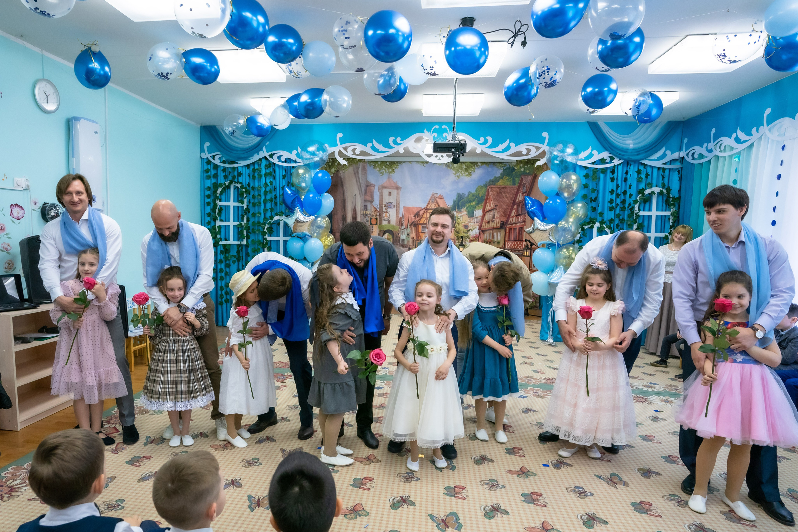 Видеосъемка выпускного утренника в детском саду или школе. Свадебный фотограф видеограф в ЗАГС и на свадьбу целый день Москва и МО