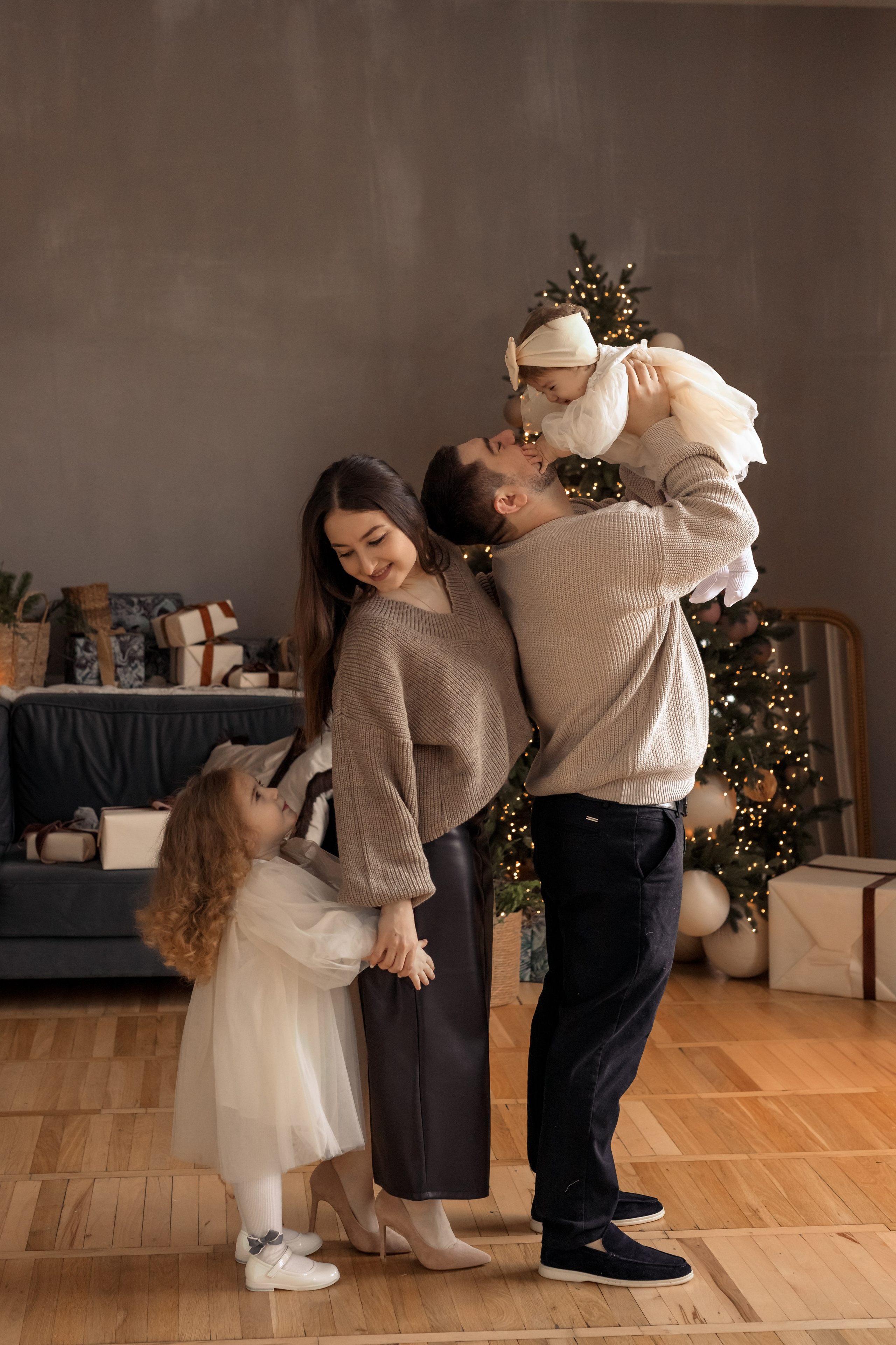 Папа, мама и две доченьки. Семейный и детский фотограф в Краснодаре Элона Литвинова