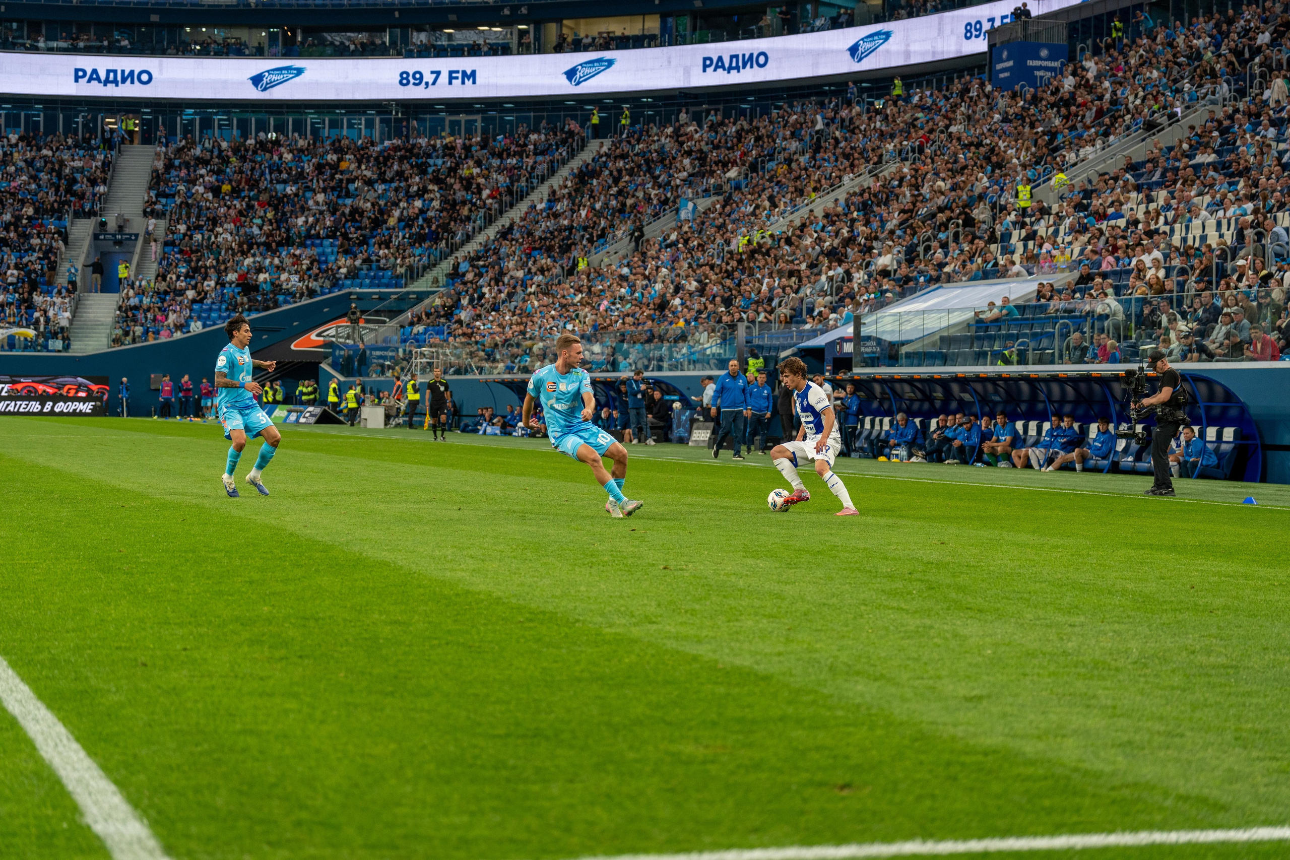 Игроки Зенита атакуют Динамо на Газпром Арене, спортивный фотограф Санкт-Петербург
