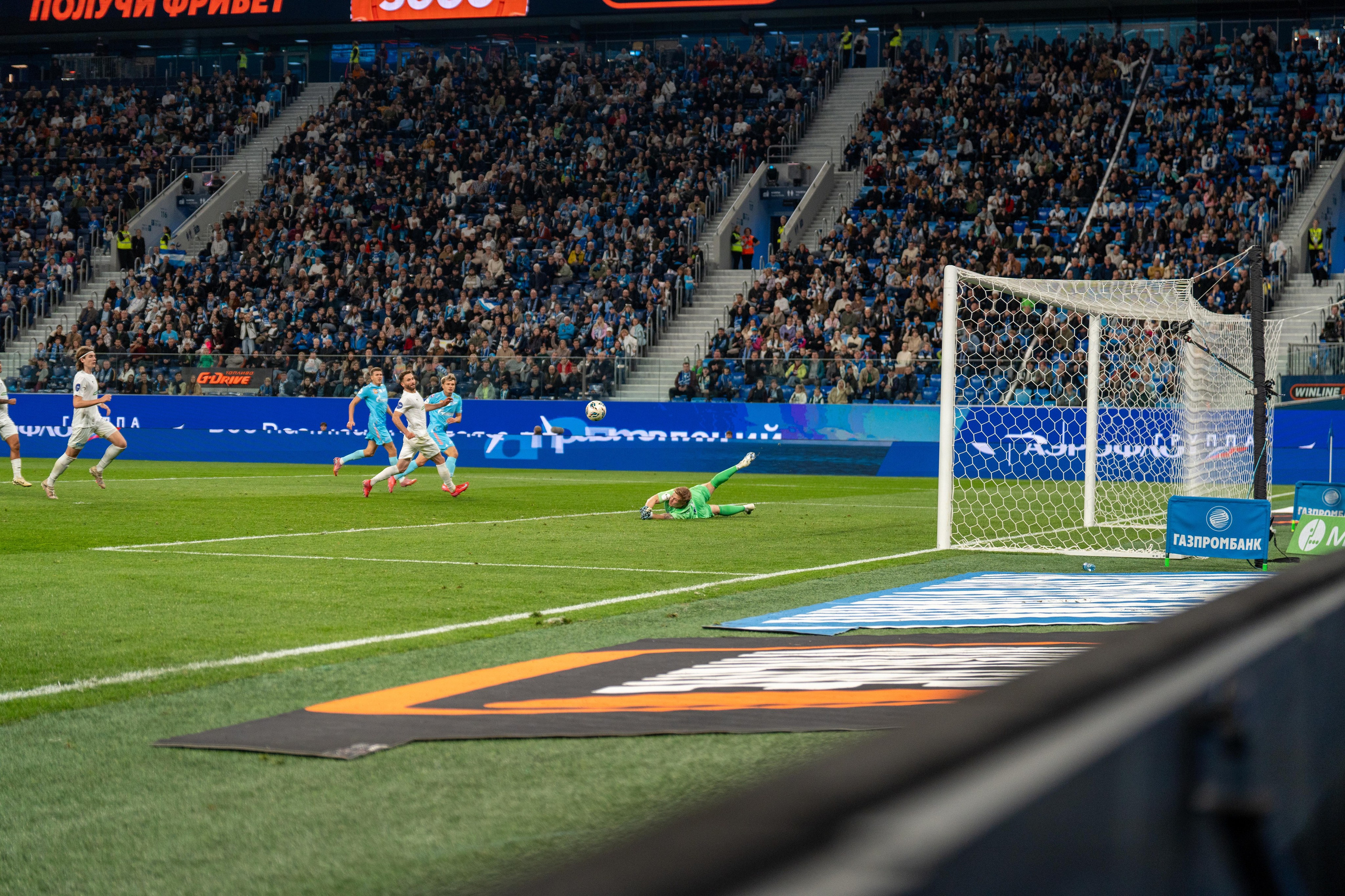 Репортажный фотограф спорт-съемка матча Зенит – Оренбург на Газпром Арене