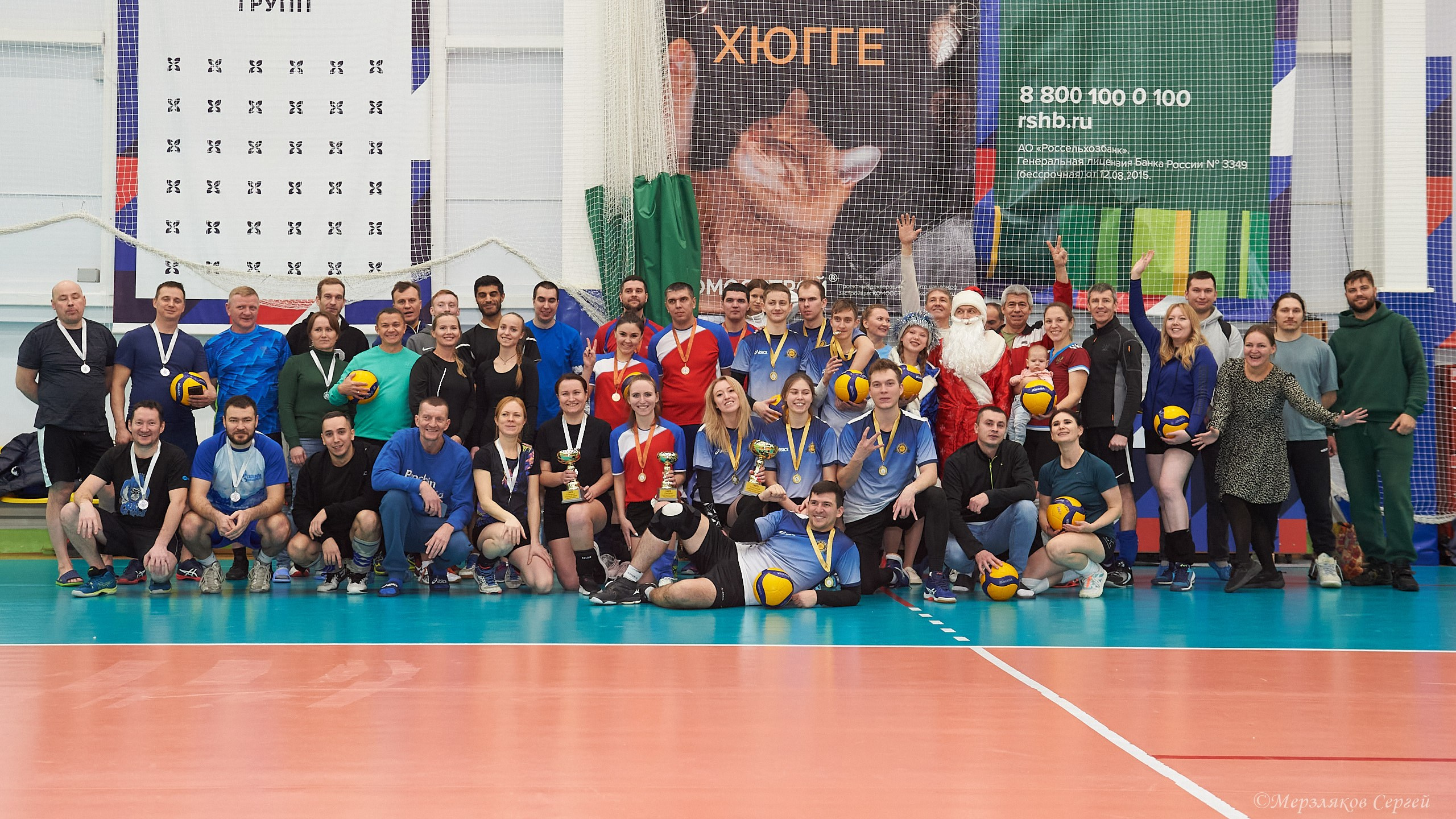 Новогодний волейбольный турнир. Ижевск. 16.12.23. Спортивный репортажный фотограф в Ижевске Сергей Мерзляков