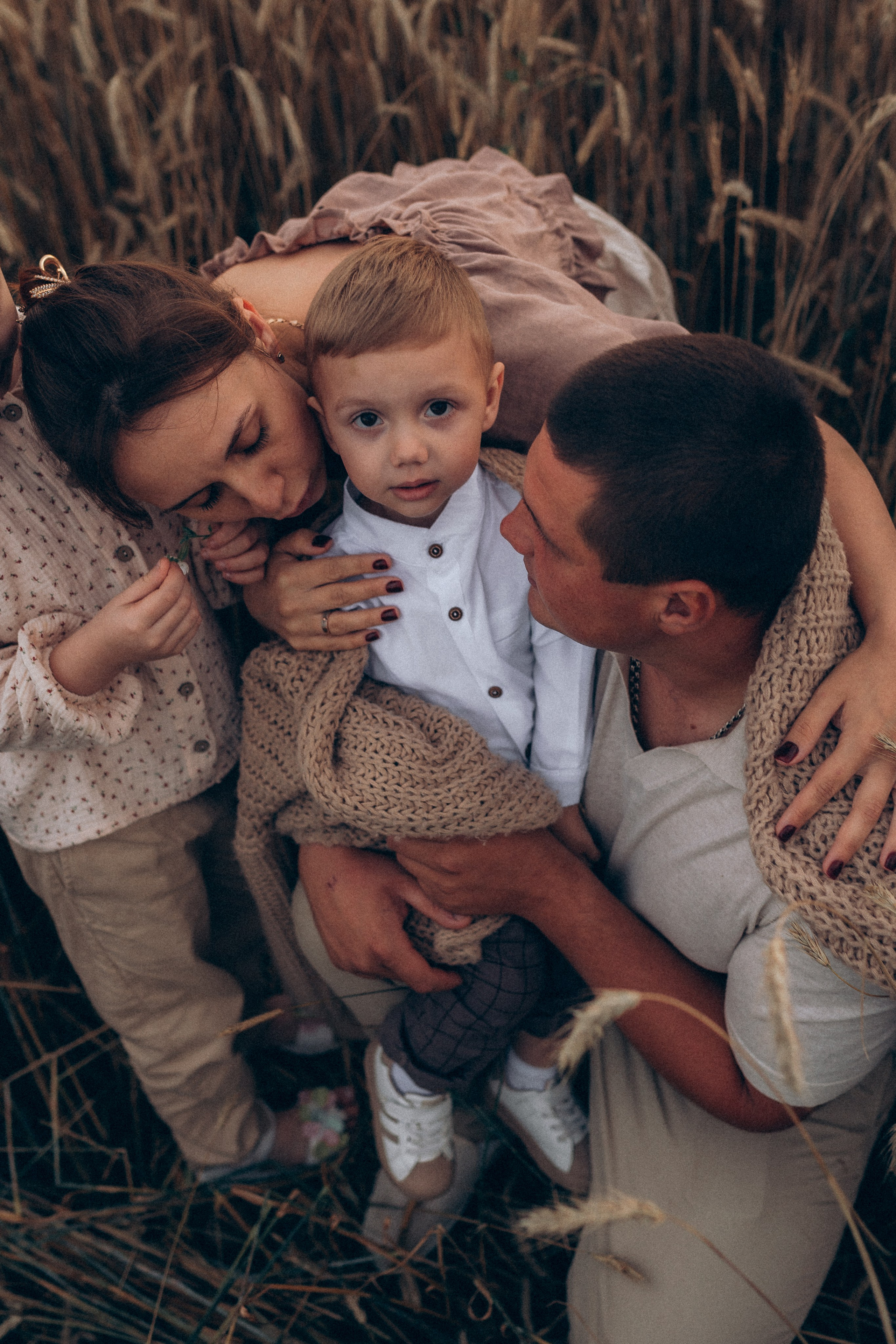 Алёна и семья. Фотограф Торопец Кристина Абрамова Kanwellia photography