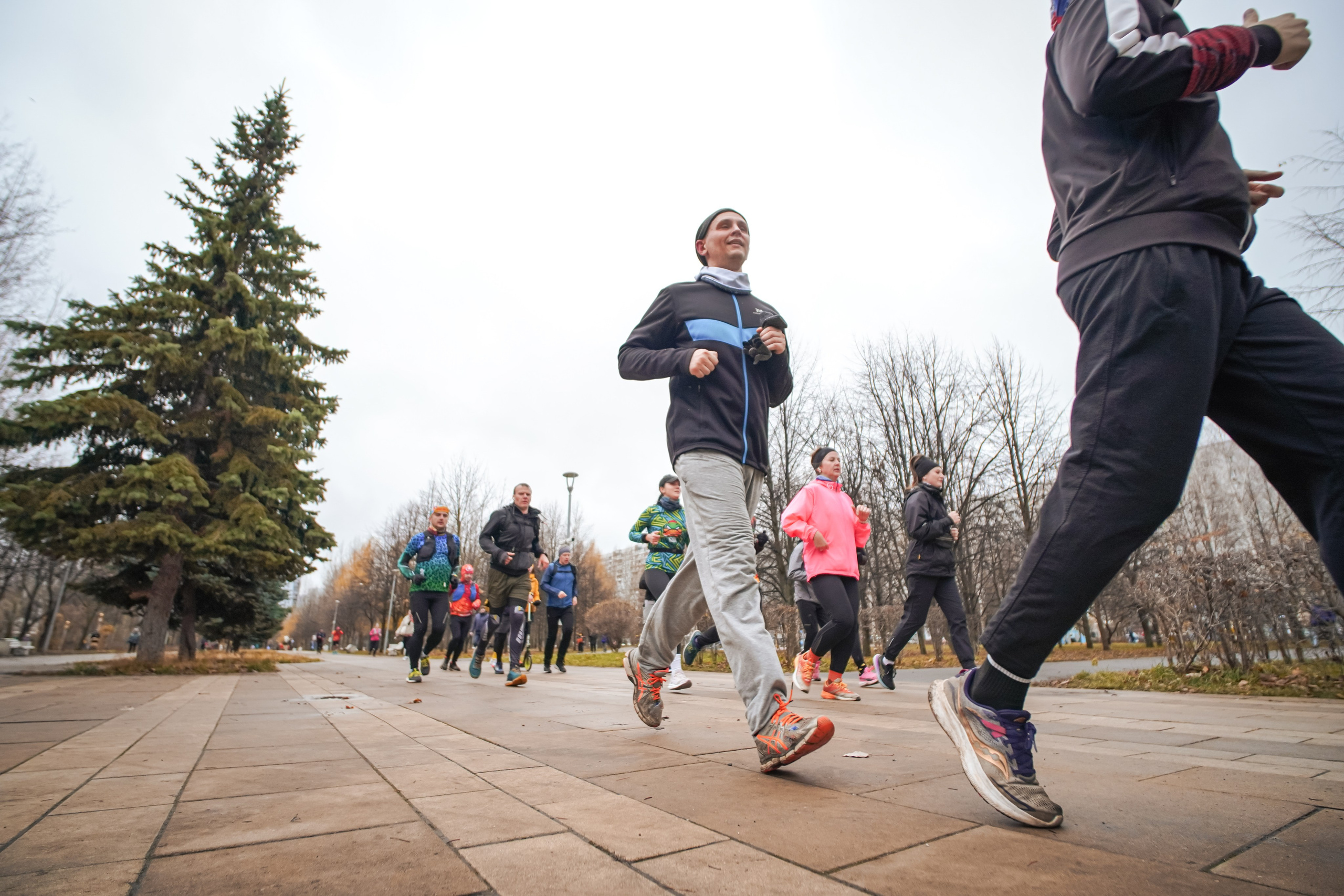 #марафонудома #яuzarun 2024 2-я петля, группа 6:30. Роман Капилюшов. Бег. Фото. Видео. г. Люберцы