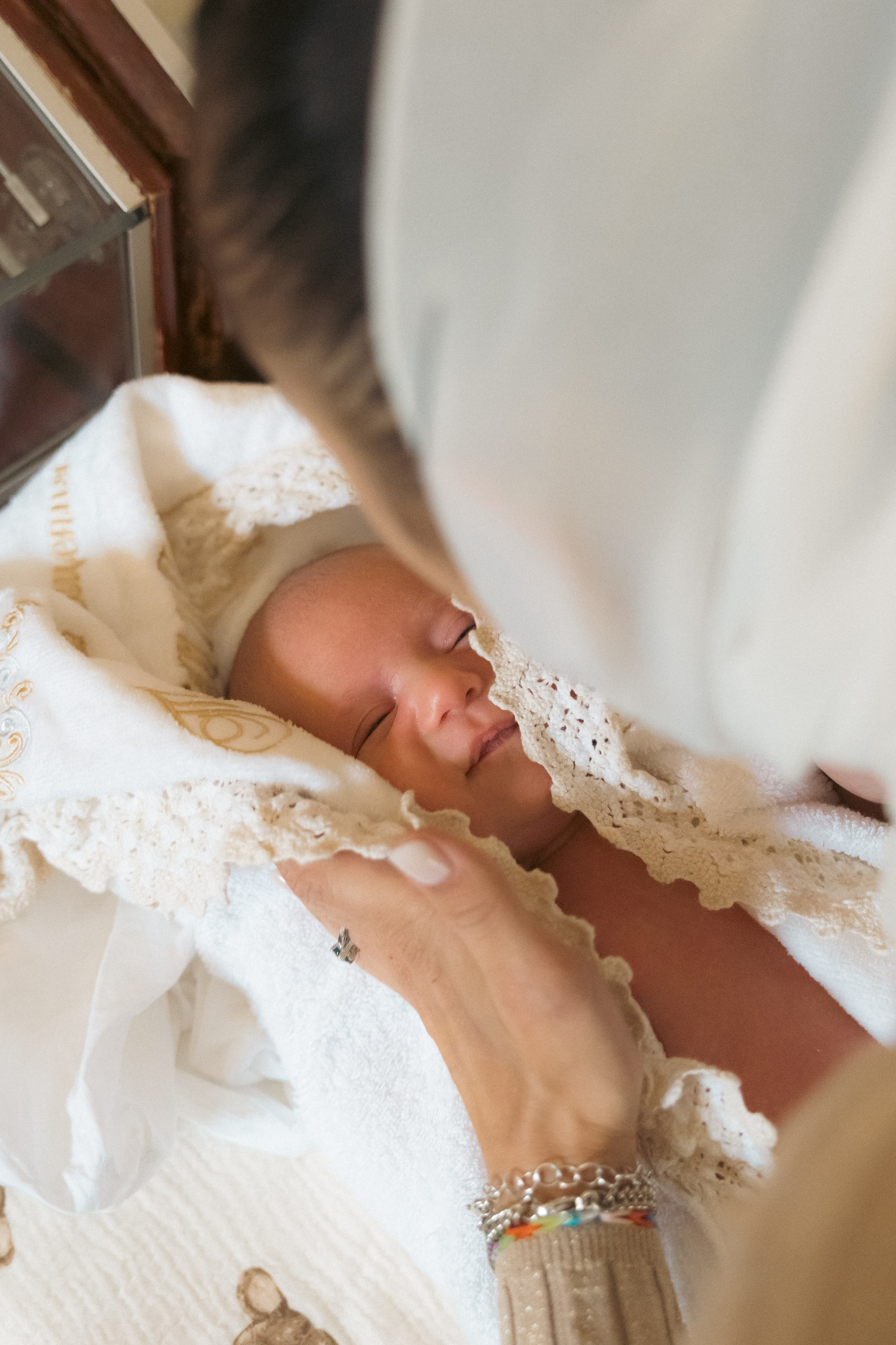 Крещение Михаила. Собор Всемилостивого Спаса Скорбященского монастыря. Фотограф на роды в Москве. Фото и видео родов. Фотопроект «Продолжение рода»