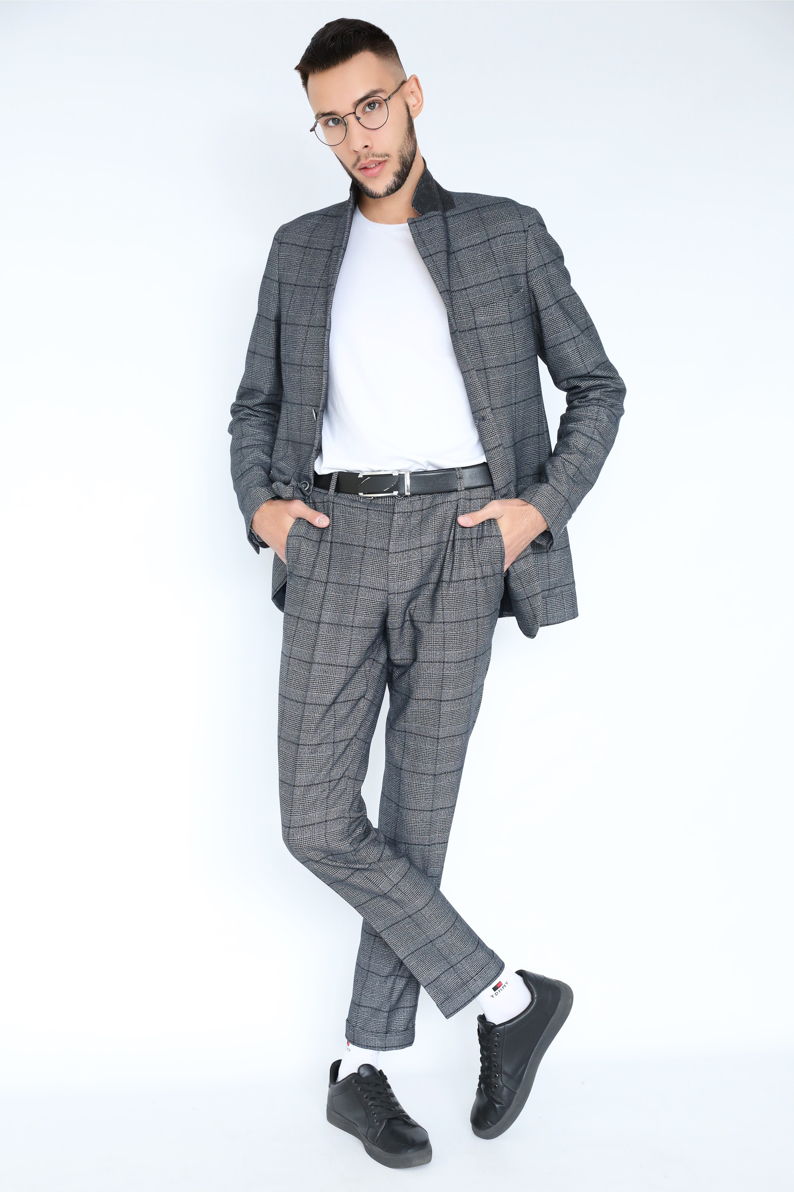 Руслан Ирназаров. Съёмка одежды для маркетплейсов и брендов Morozova Production