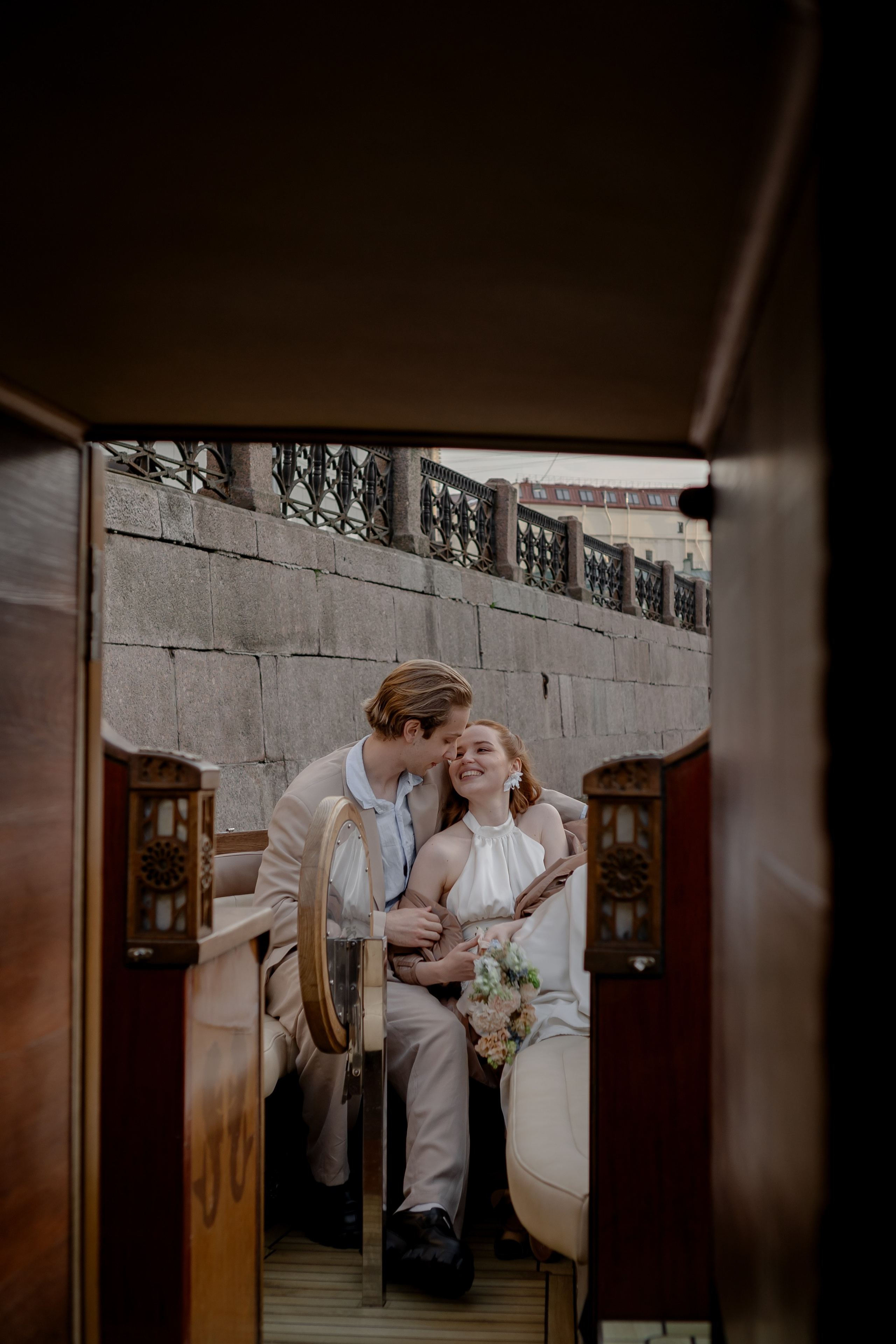 СВАДЕНБНАЯ СЬЕМКА НА КАТЕРЕ ПО КАНАЛАМ САНКТ-ПЕТЕРБУРГА И В АКВАТОРИИ НЕВЫ. Профессиональный фотограф, Санкт-Петербург — Виктория Богомолова