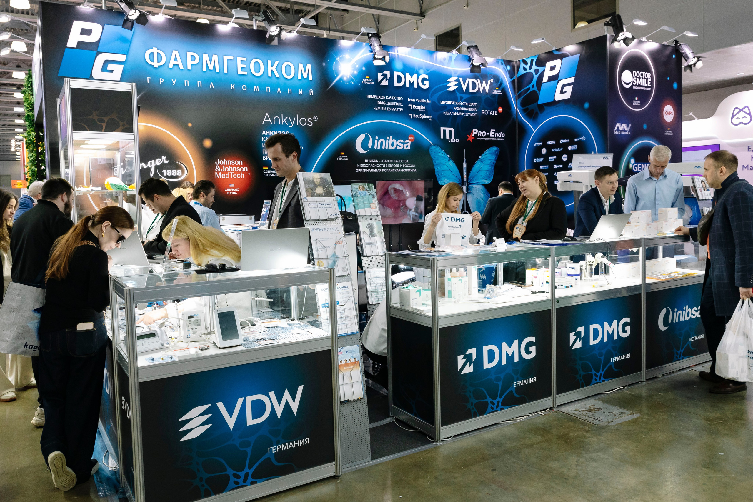 Стоматологическая выставка Dental Salon 2026. Профессиональный фотограф в Москве | Заказать фотосессию и съемку