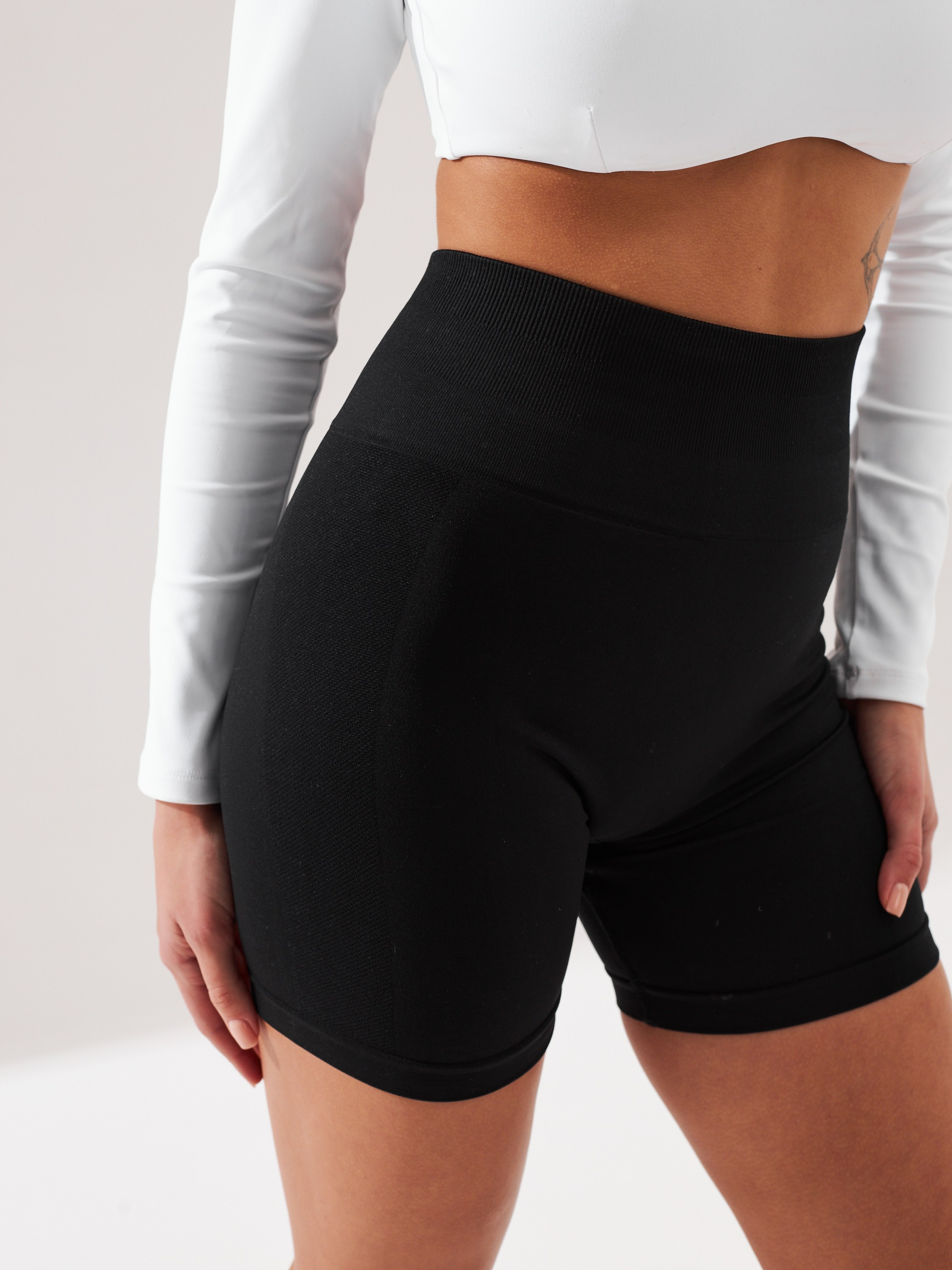 Фотосъемка спортивных комбинезонов Екатеринбург Wildberries ВБ Ozon Озон фотосессия одежды Екб заказать цена фотосъемка товара WB карточки. Фотограф Екатеринбург Анастасия Жерновская | Маркетплейсы и нейрофото