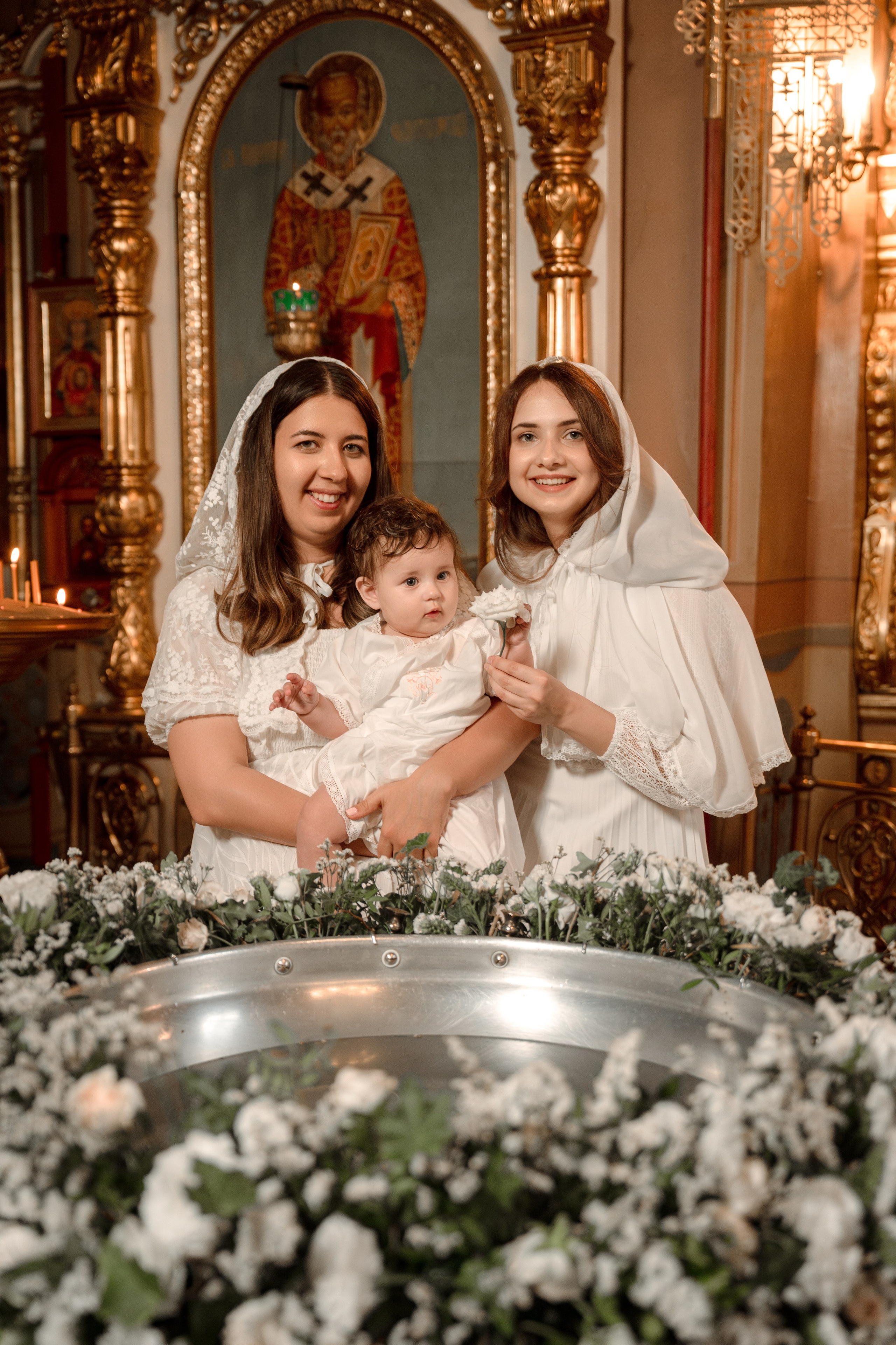 Крещение Вареньки в Храме Воскресения Словущего в Даниловской Слободе. Фото- и видеосъёмка крещения и венчания. Фотограф на крещение Москва