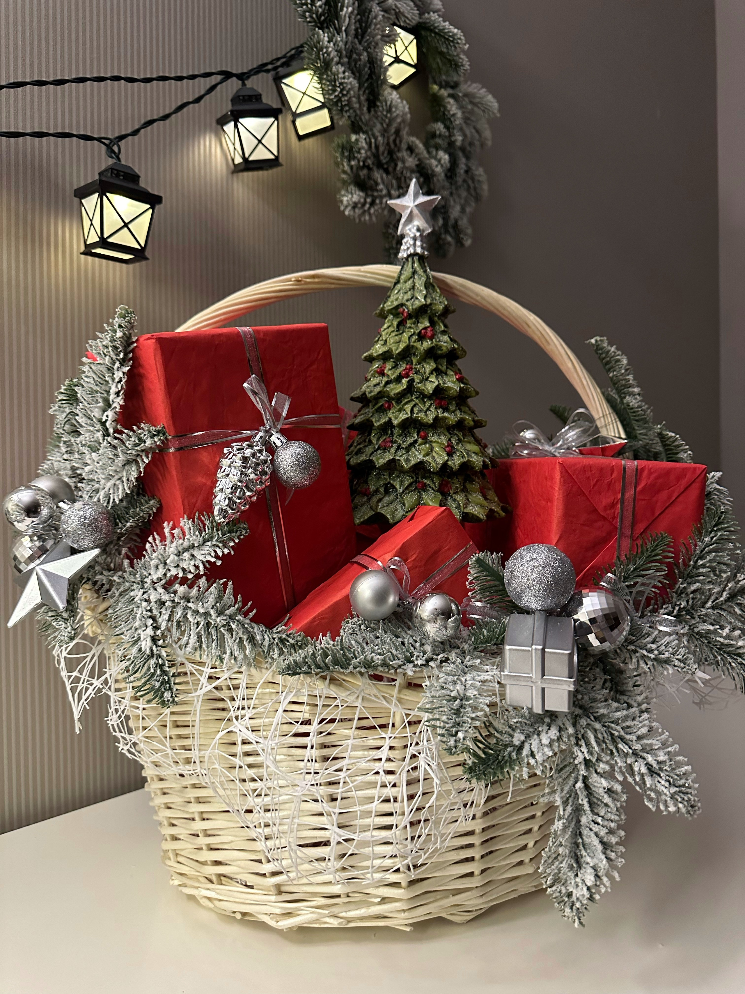 Новогодняя корзина. Студия подарочных наборов «Владия»